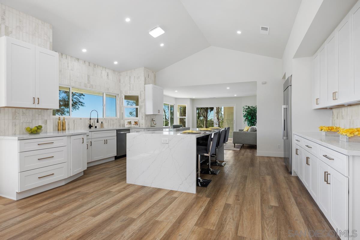 Detail Gallery Image 9 of 56 For 1112  Starview Dr, Vista,  CA 92084 - 7 Beds | 4/1 Baths