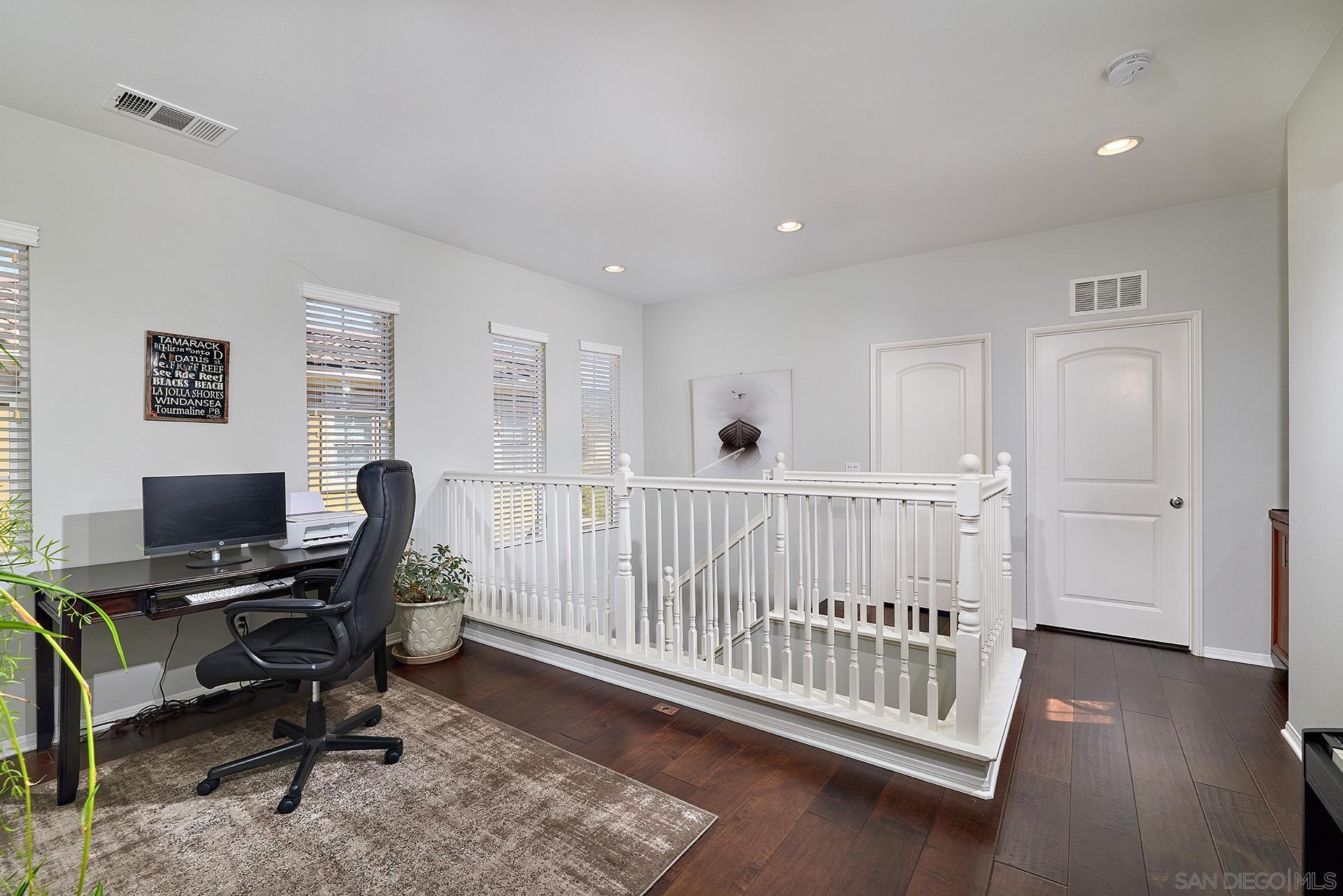 Detail Gallery Image 11 of 39 For 3402  Filoli Cir, Carlsbad,  CA 92009 - 3 Beds | 3/1 Baths