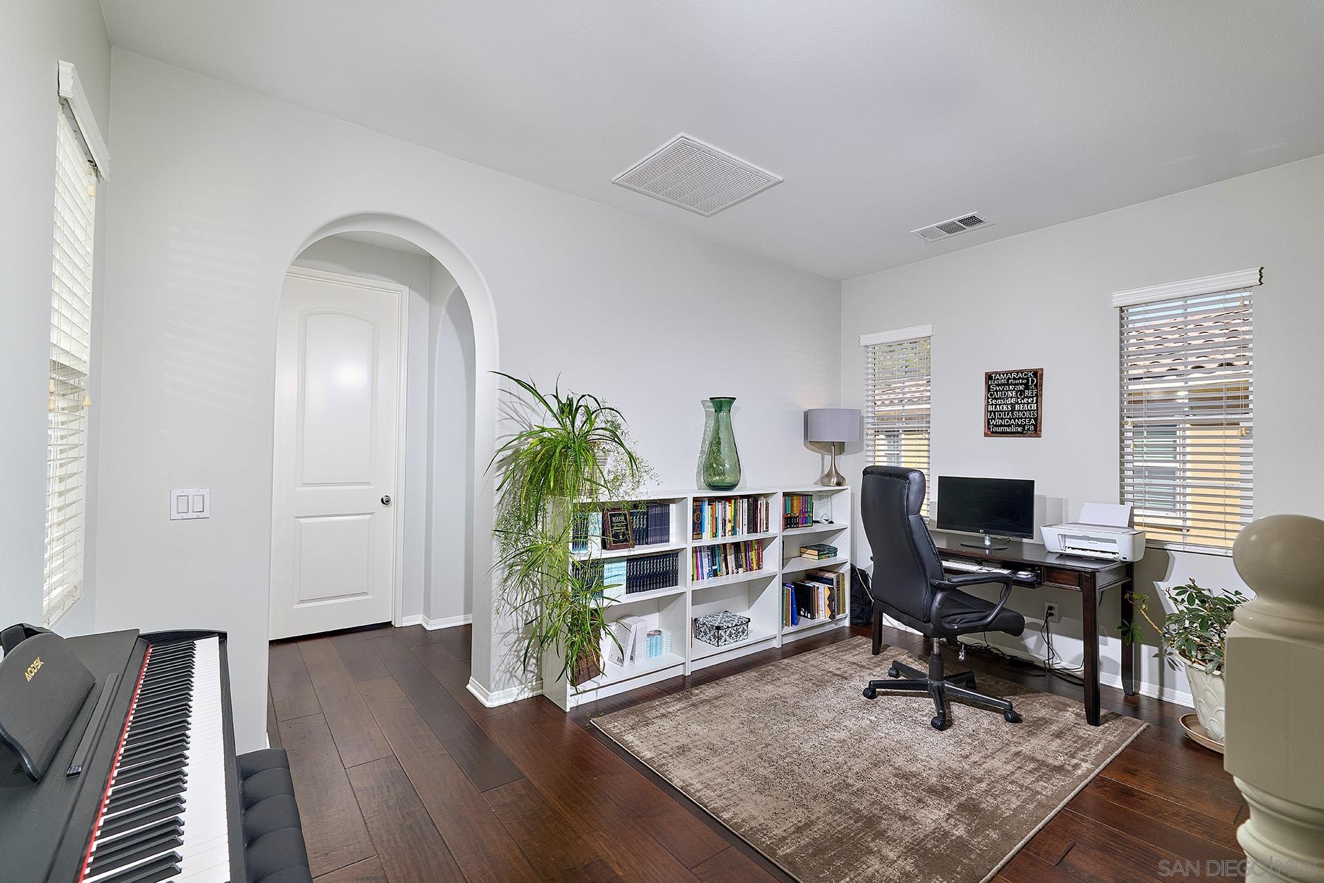 Detail Gallery Image 12 of 39 For 3402  Filoli Cir, Carlsbad,  CA 92009 - 3 Beds | 3/1 Baths