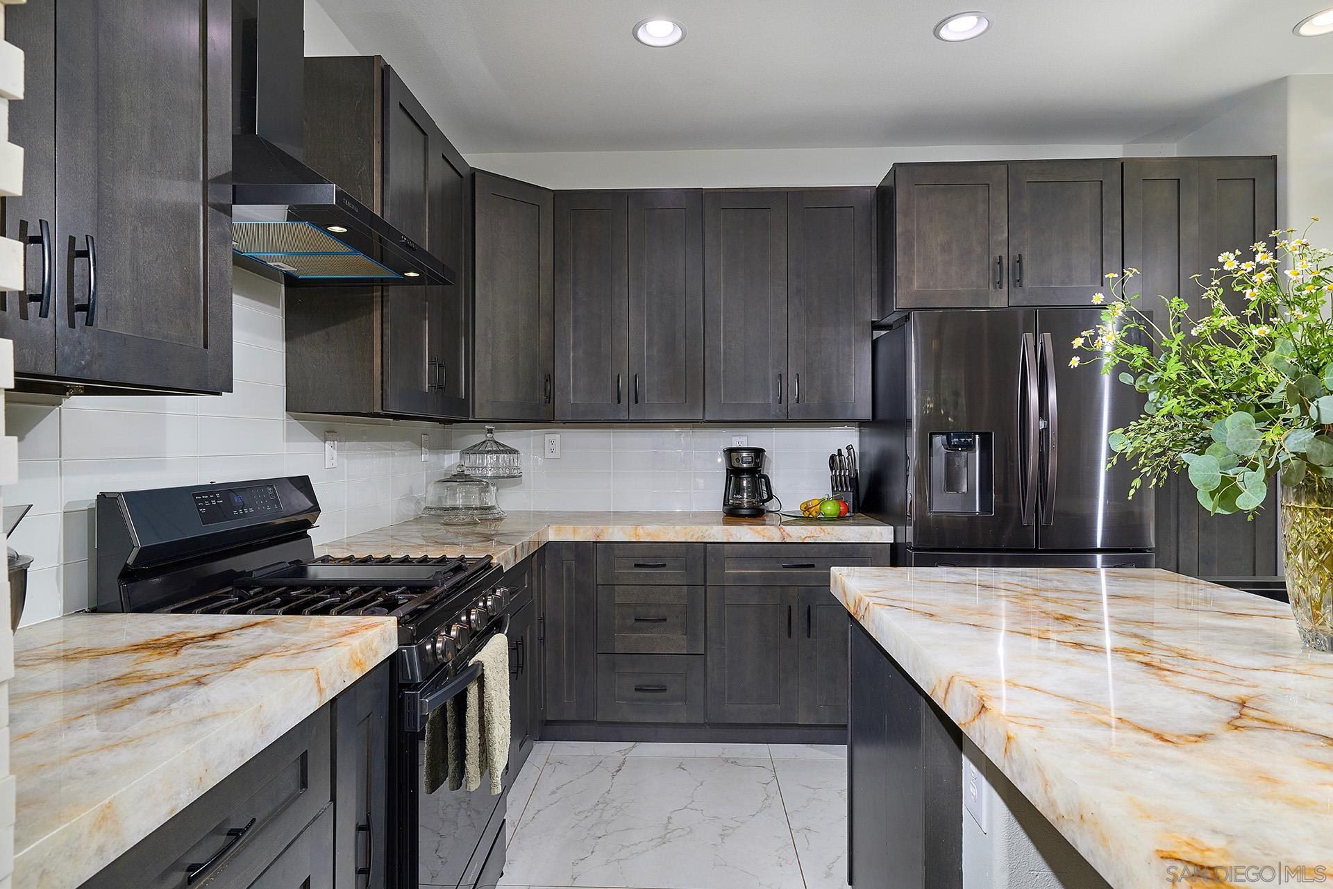 Detail Gallery Image 9 of 39 For 3402  Filoli Cir, Carlsbad,  CA 92009 - 3 Beds | 3/1 Baths