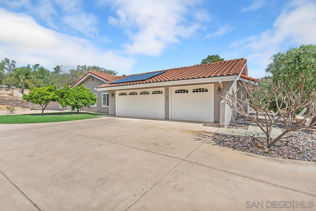 Detail Gallery Image 2 of 60 For 14930  Eastvale, Poway,  CA 92064 - 4 Beds | 2/1 Baths