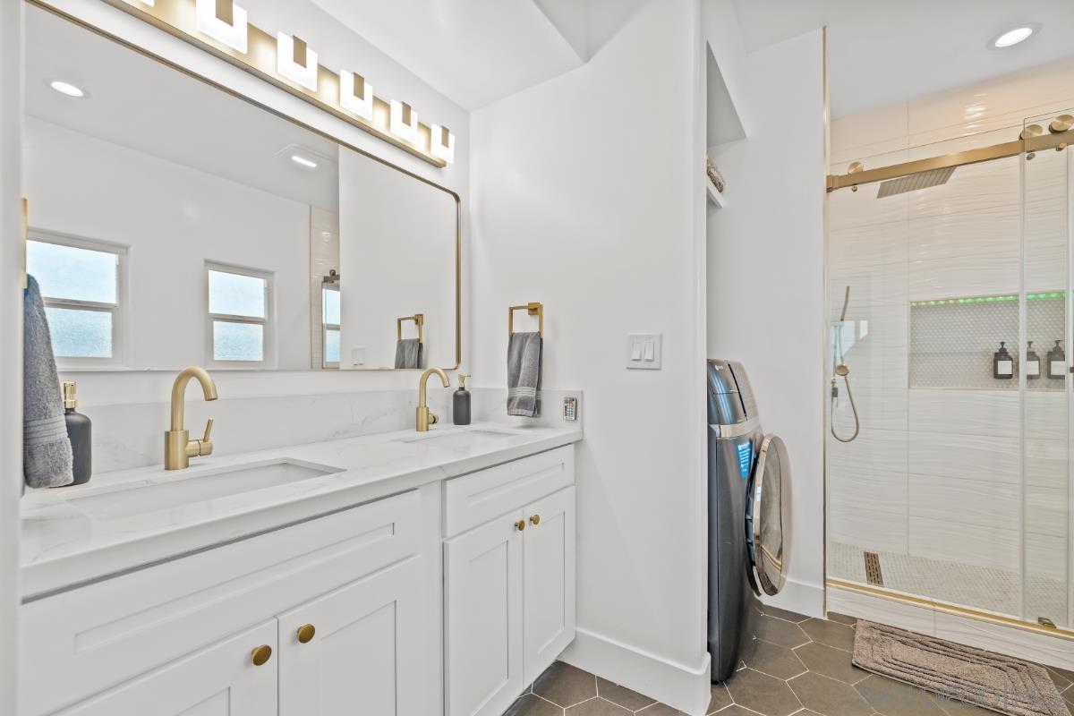 Detail Gallery Image 22 of 48 For 727  Ostend Ct, San Diego,  CA 92109 - 3 Beds | 2/1 Baths