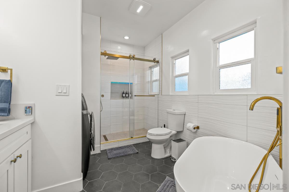 Detail Gallery Image 23 of 48 For 727  Ostend Ct, San Diego,  CA 92109 - 3 Beds | 2/1 Baths