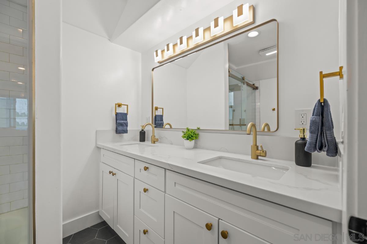 Detail Gallery Image 25 of 48 For 727  Ostend Ct, San Diego,  CA 92109 - 3 Beds | 2/1 Baths