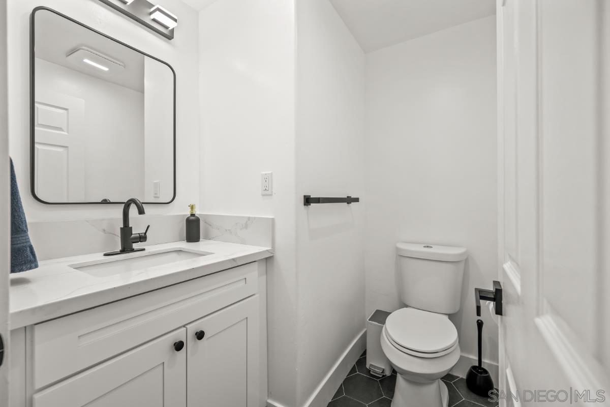 Detail Gallery Image 27 of 48 For 727  Ostend Ct, San Diego,  CA 92109 - 3 Beds | 2/1 Baths