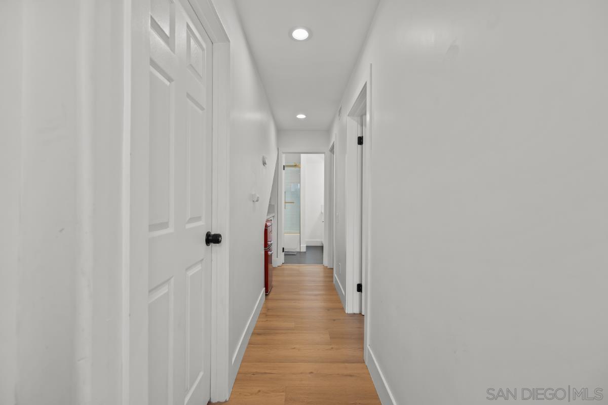 Detail Gallery Image 28 of 48 For 727  Ostend Ct, San Diego,  CA 92109 - 3 Beds | 2/1 Baths