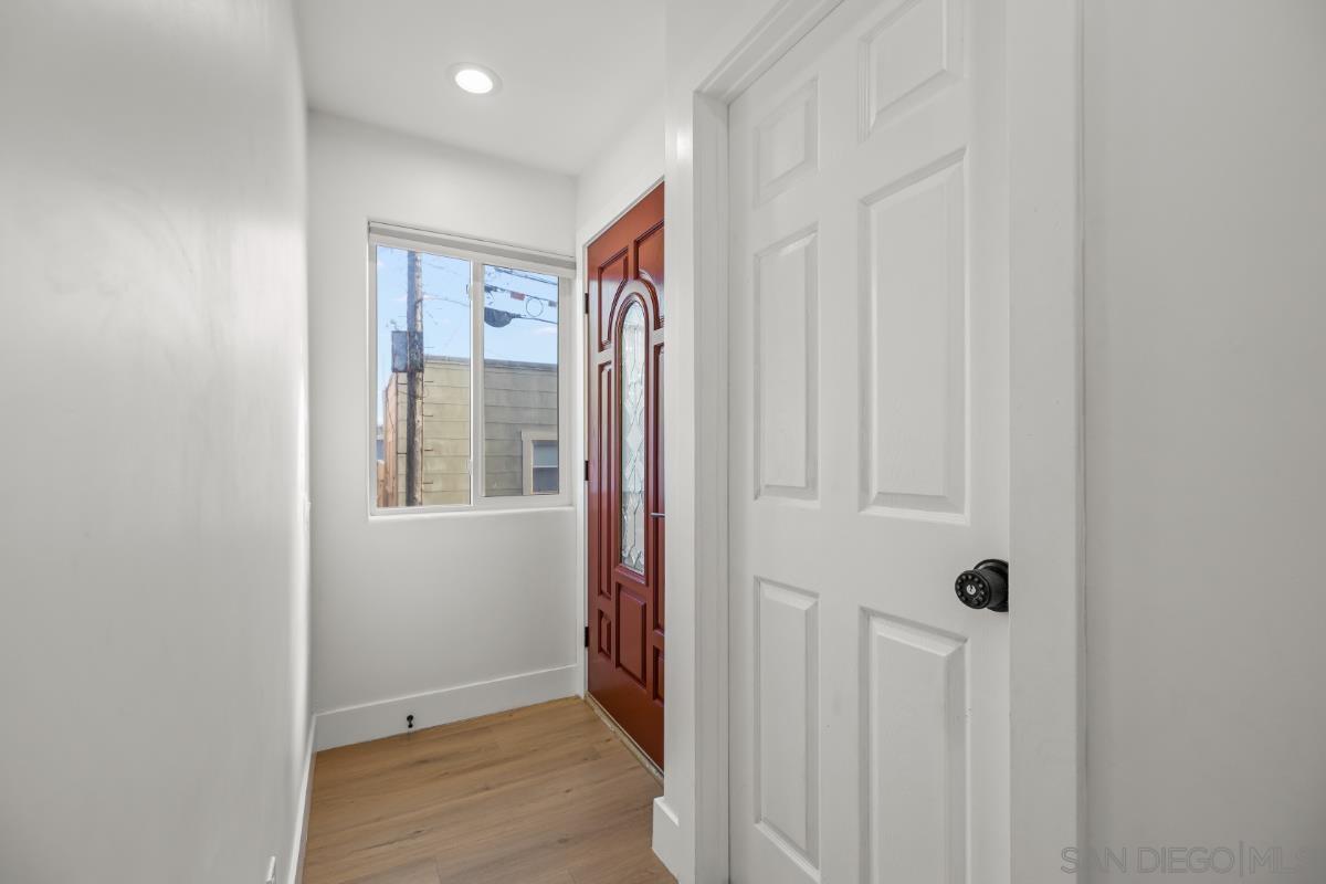 Detail Gallery Image 33 of 48 For 727  Ostend Ct, San Diego,  CA 92109 - 3 Beds | 2/1 Baths