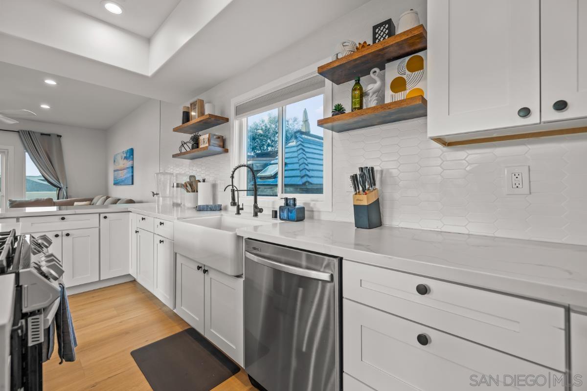 Detail Gallery Image 5 of 48 For 727  Ostend Ct, San Diego,  CA 92109 - 3 Beds | 2/1 Baths