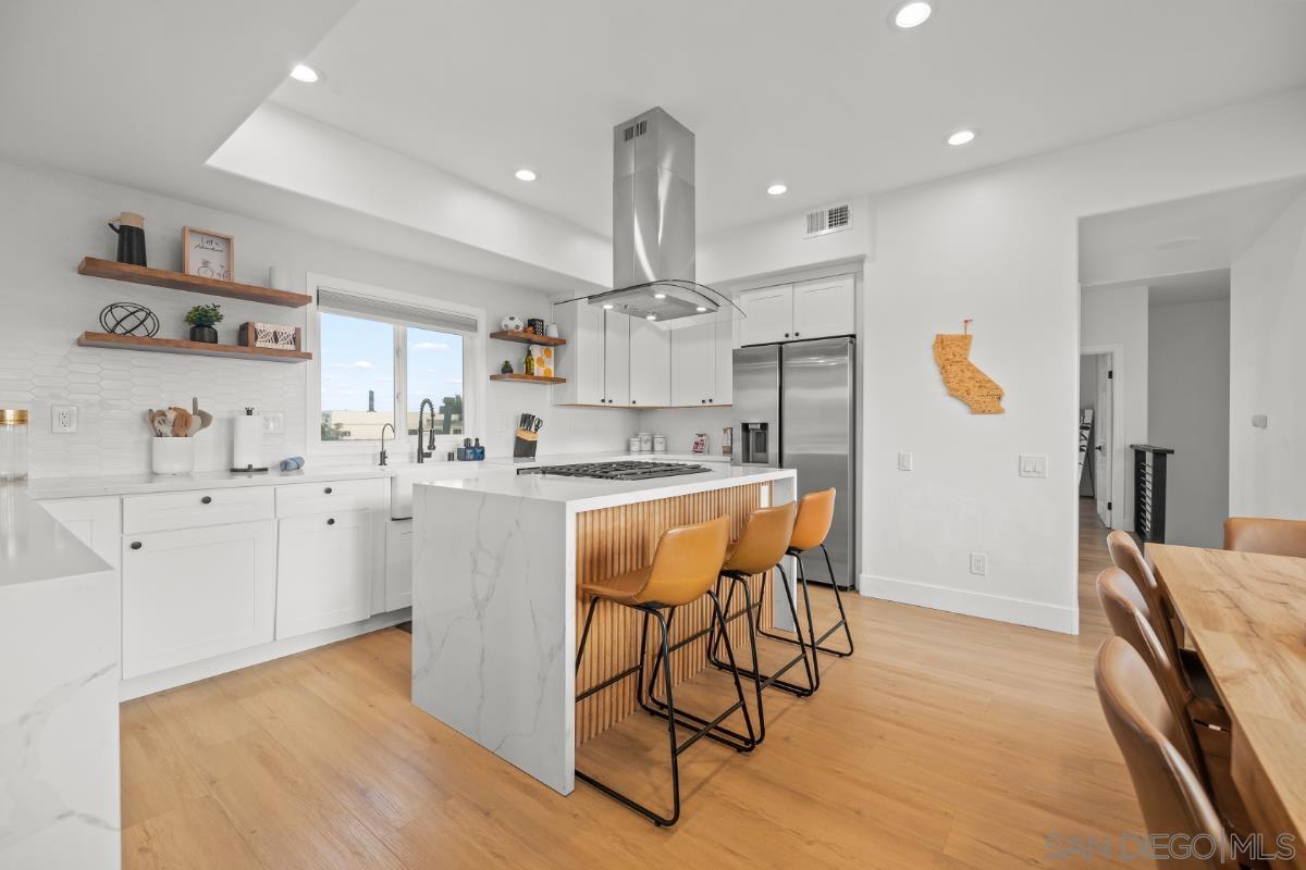 Detail Gallery Image 6 of 48 For 727  Ostend Ct, San Diego,  CA 92109 - 3 Beds | 2/1 Baths