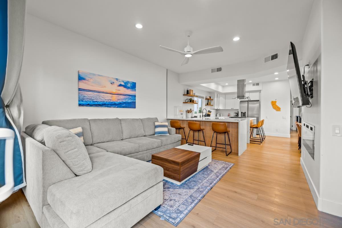 Detail Gallery Image 9 of 48 For 727  Ostend Ct, San Diego,  CA 92109 - 3 Beds | 2/1 Baths