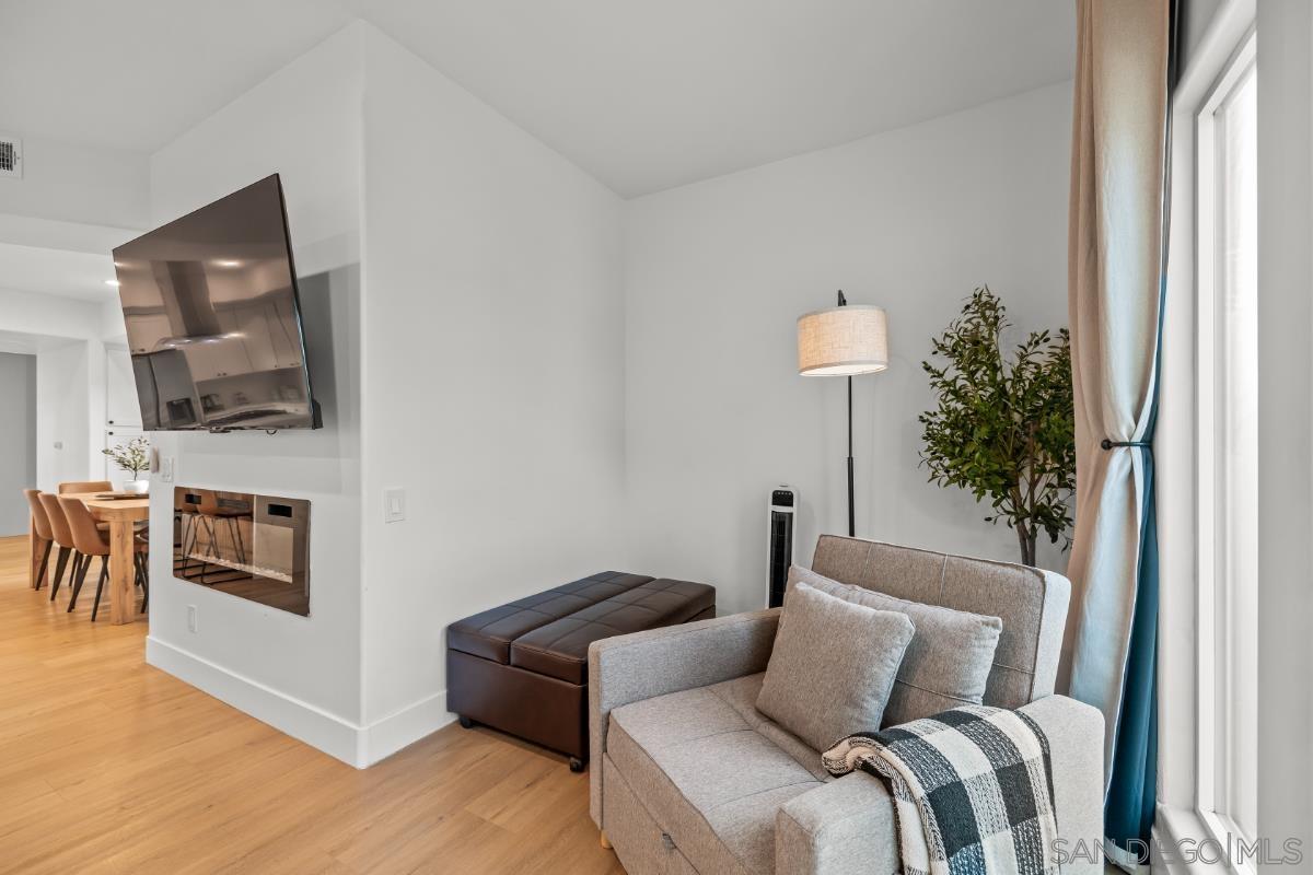 Detail Gallery Image 10 of 48 For 727  Ostend Ct, San Diego,  CA 92109 - 3 Beds | 2/1 Baths