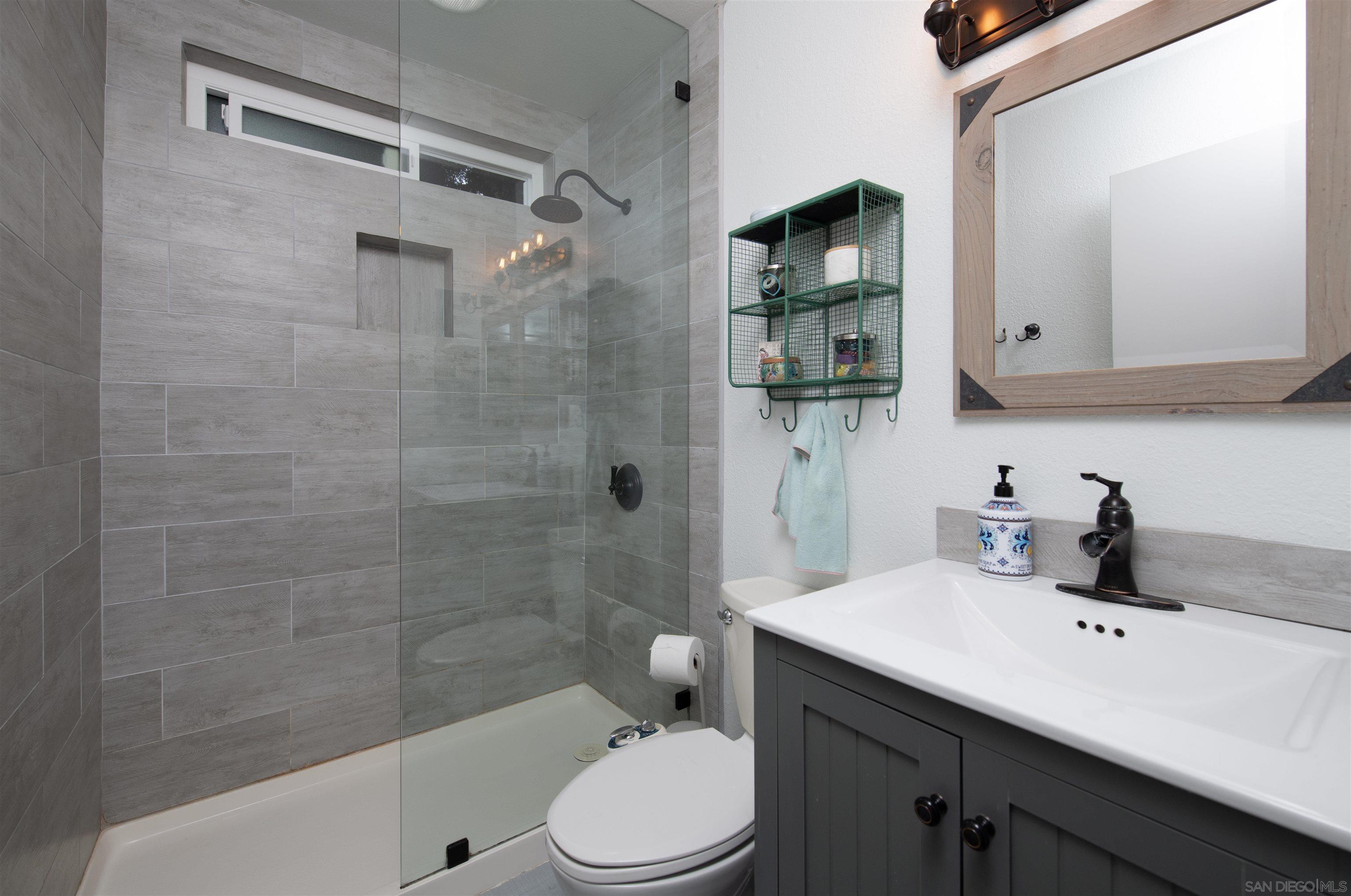 Detail Gallery Image 11 of 21 For 822  Laurelwood Ct, San Marcos,  CA 92069 - 3 Beds | 2 Baths