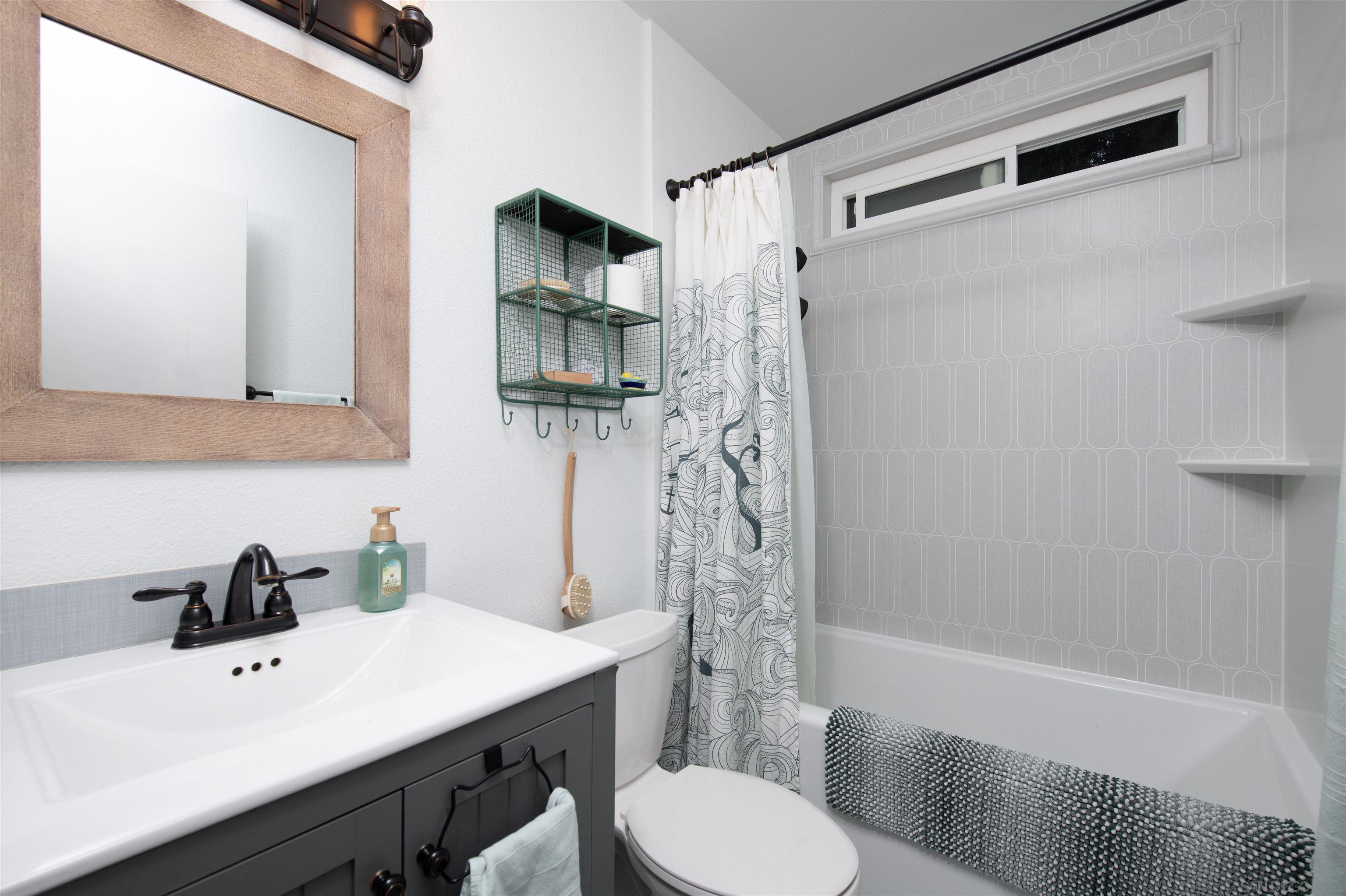 Detail Gallery Image 13 of 21 For 822  Laurelwood Ct, San Marcos,  CA 92069 - 3 Beds | 2 Baths