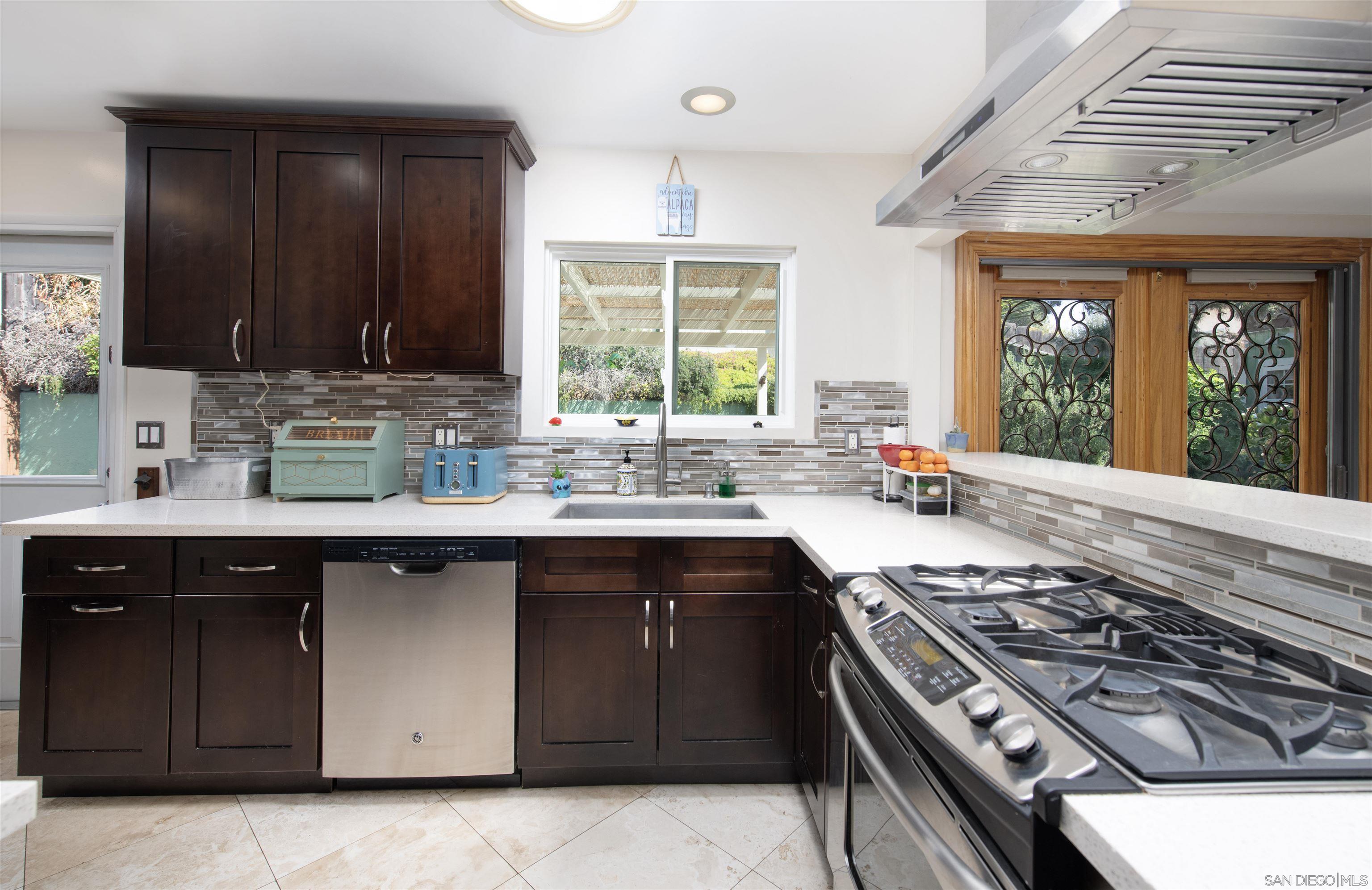 Detail Gallery Image 7 of 21 For 822  Laurelwood Ct, San Marcos,  CA 92069 - 3 Beds | 2 Baths