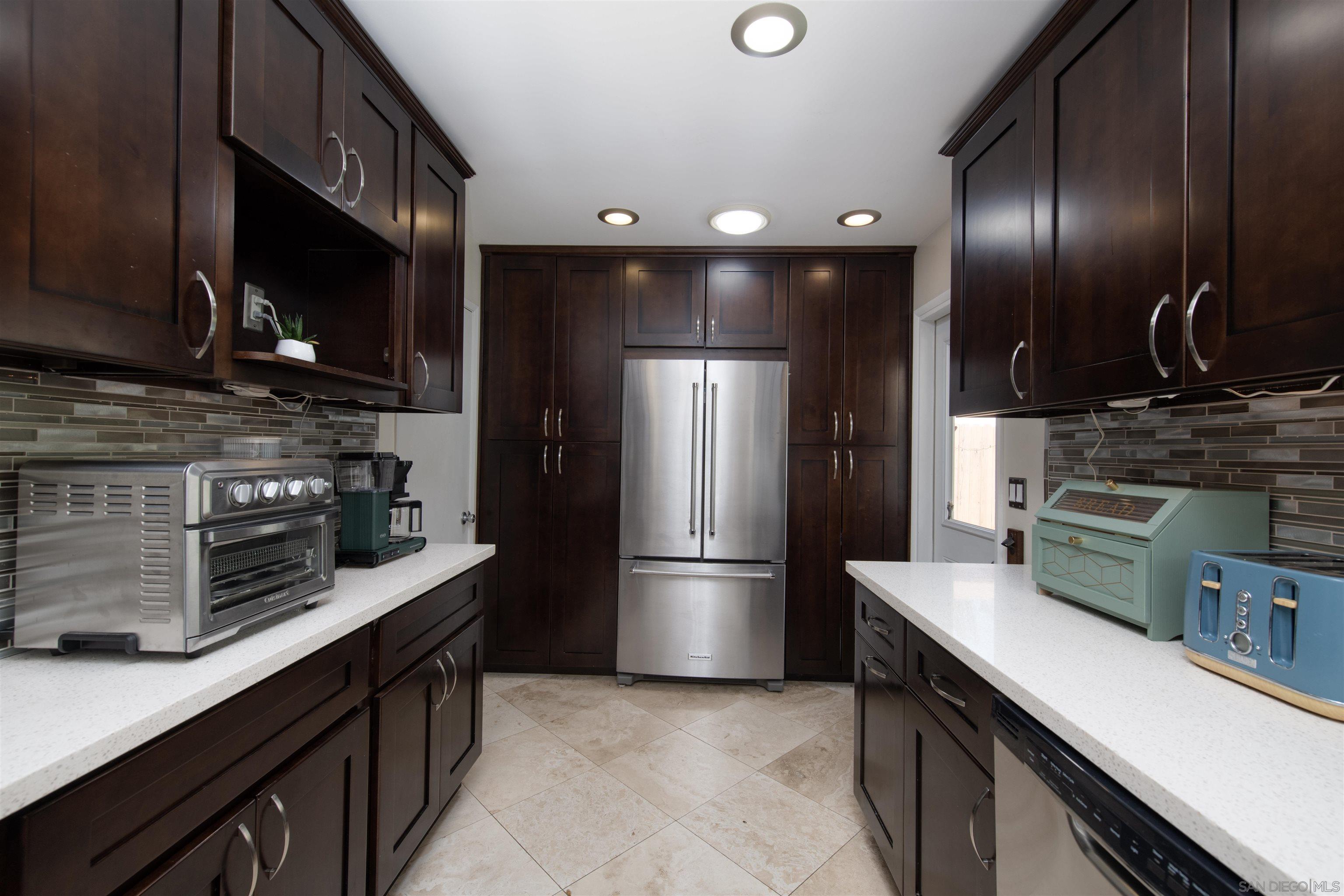 Detail Gallery Image 8 of 21 For 822  Laurelwood Ct, San Marcos,  CA 92069 - 3 Beds | 2 Baths