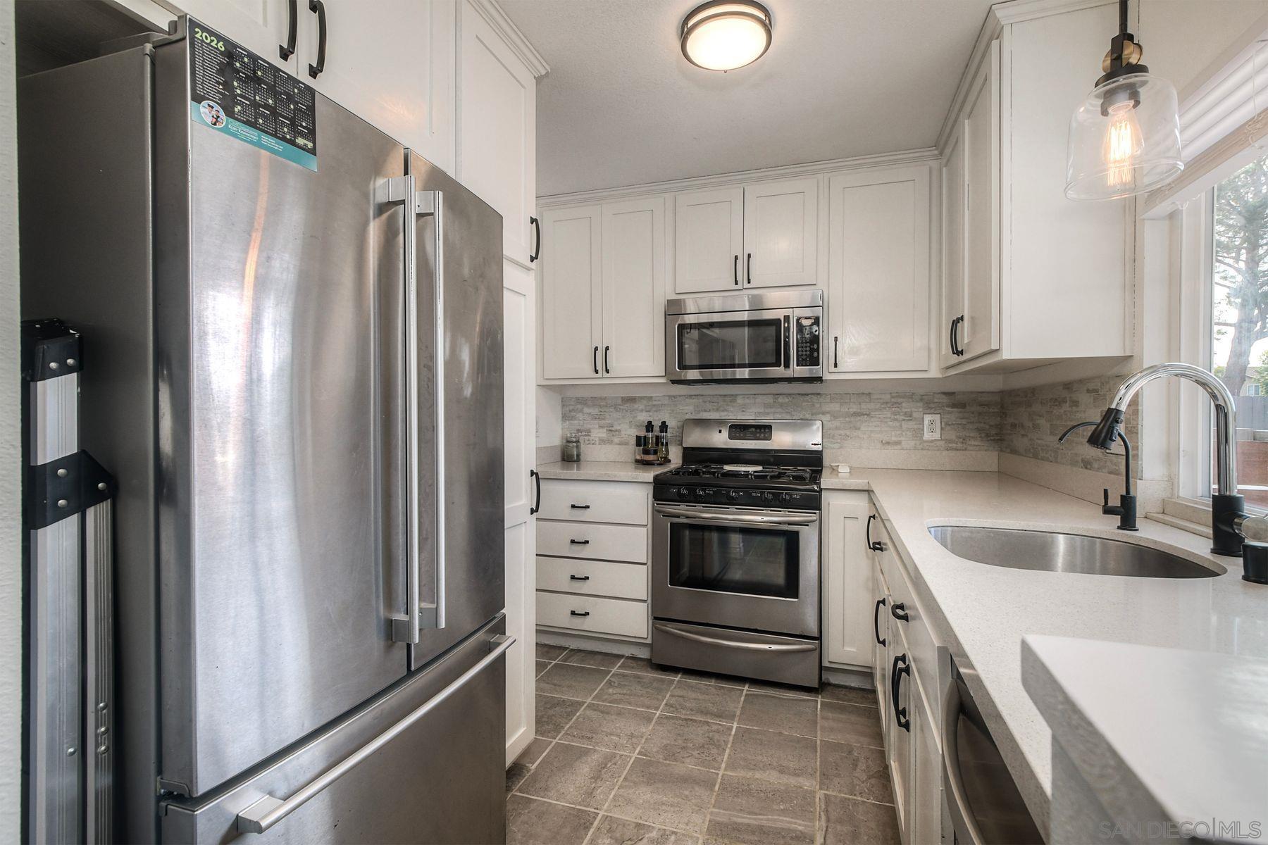 Detail Gallery Image 18 of 46 For 813  Sunningdale Dr, Oceanside,  CA 92057 - 3 Beds | 2 Baths