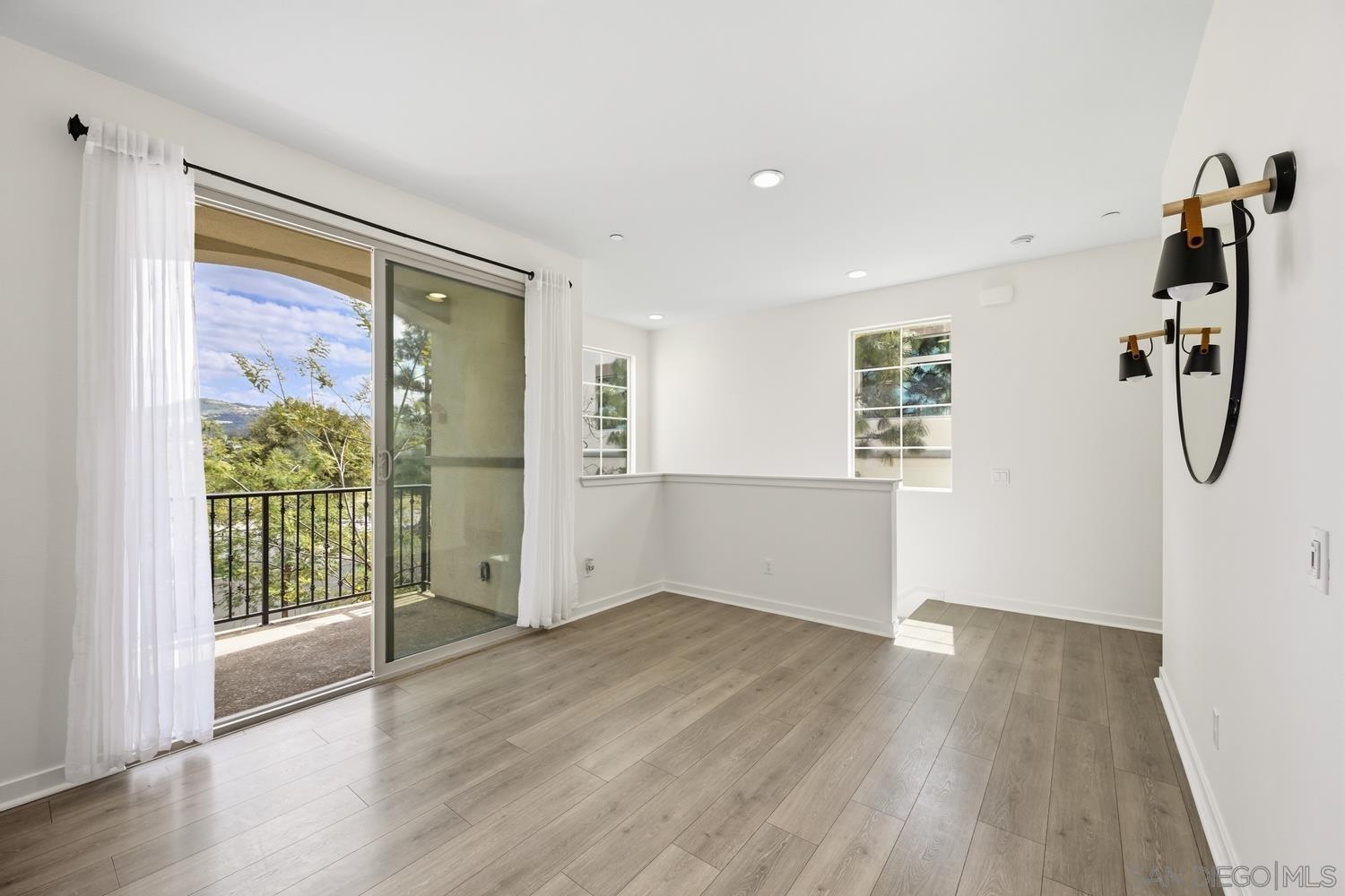 Detail Gallery Image 3 of 26 For 429  Lake Shore Way, Santee,  CA 92071 - 3 Beds | 2/1 Baths