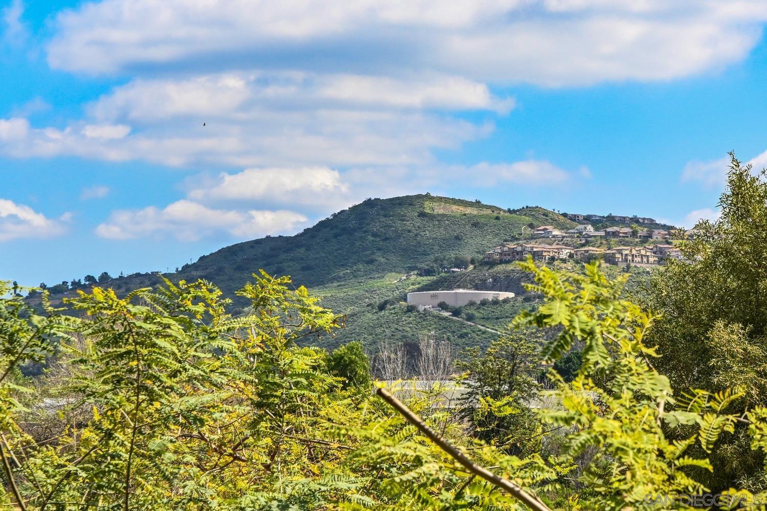 Detail Gallery Image 6 of 26 For 429  Lake Shore Way, Santee,  CA 92071 - 3 Beds | 2/1 Baths