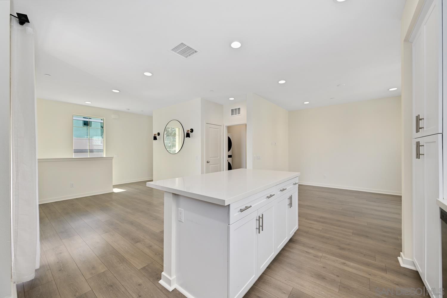 Detail Gallery Image 8 of 26 For 429  Lake Shore Way, Santee,  CA 92071 - 3 Beds | 2/1 Baths