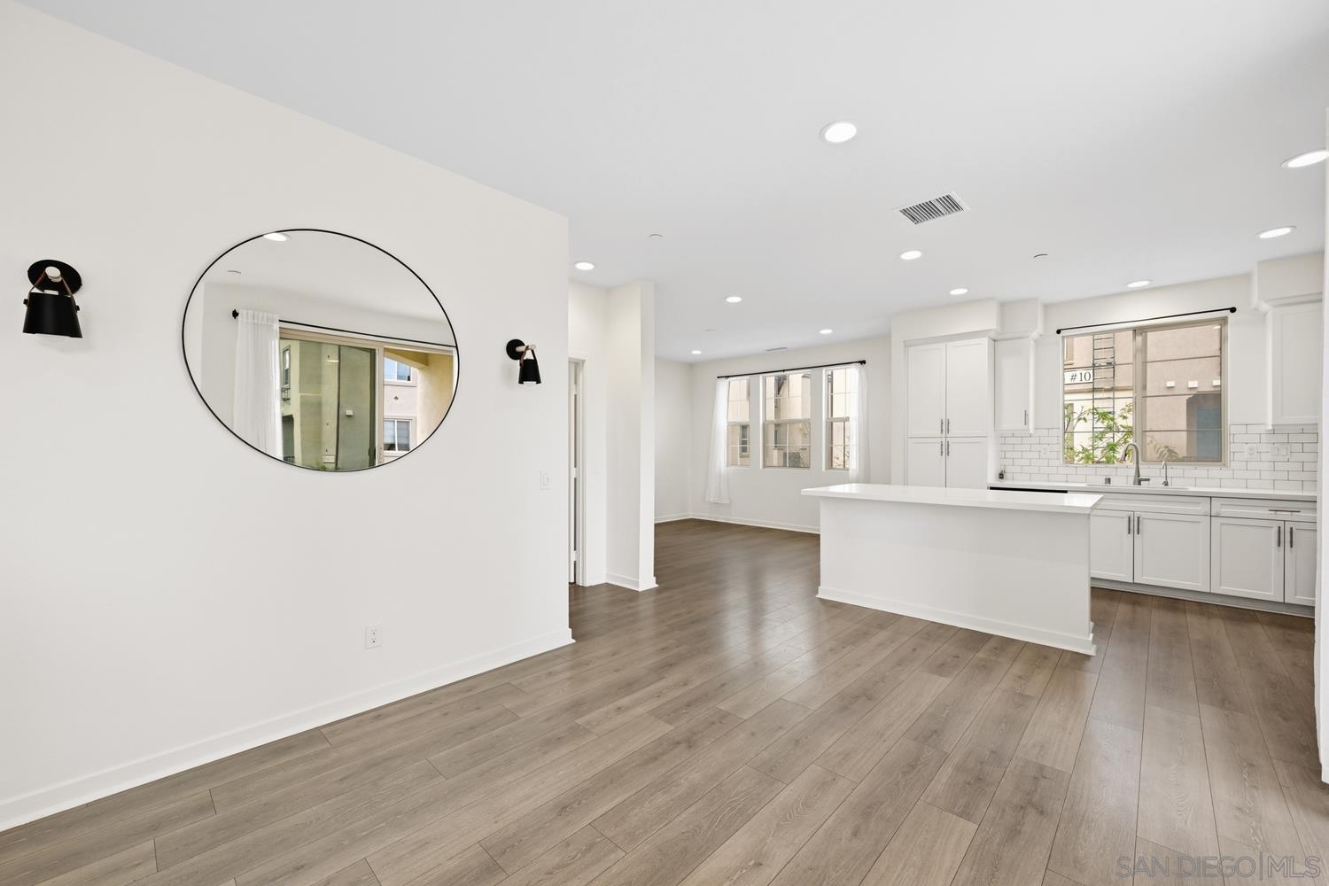 Detail Gallery Image 10 of 26 For 429  Lake Shore Way, Santee,  CA 92071 - 3 Beds | 2/1 Baths