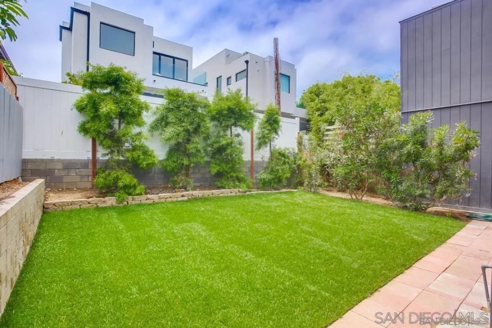 Detail Gallery Image 11 of 16 For 743  Bonair Way, Apt B, La Jolla,  CA 92037 - 3 Beds | 2 Baths