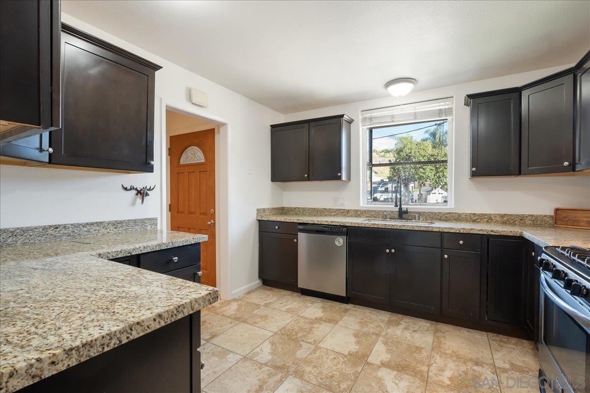 Detail Gallery Image 9 of 26 For 2861  Turnbull Street, Oceanside,  CA 92054 - 4 Beds | 2 Baths