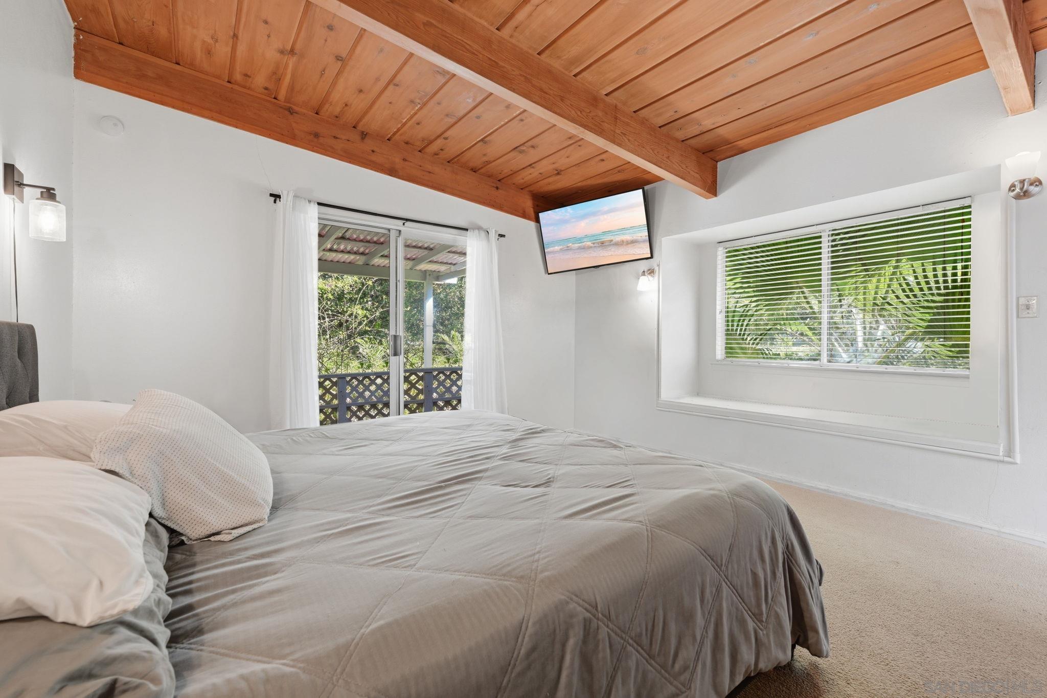 Detail Gallery Image 22 of 52 For 1521  Foothill Dr, Vista,  CA 92084 - 5 Beds | 3 Baths