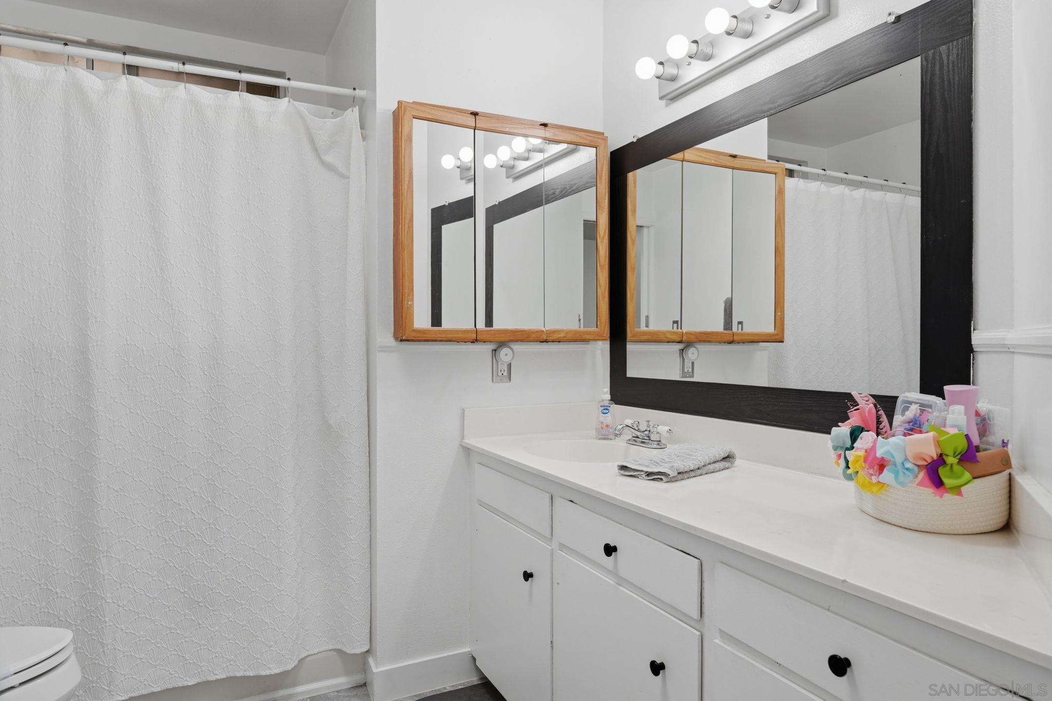 Detail Gallery Image 24 of 52 For 1521  Foothill Dr, Vista,  CA 92084 - 5 Beds | 3 Baths