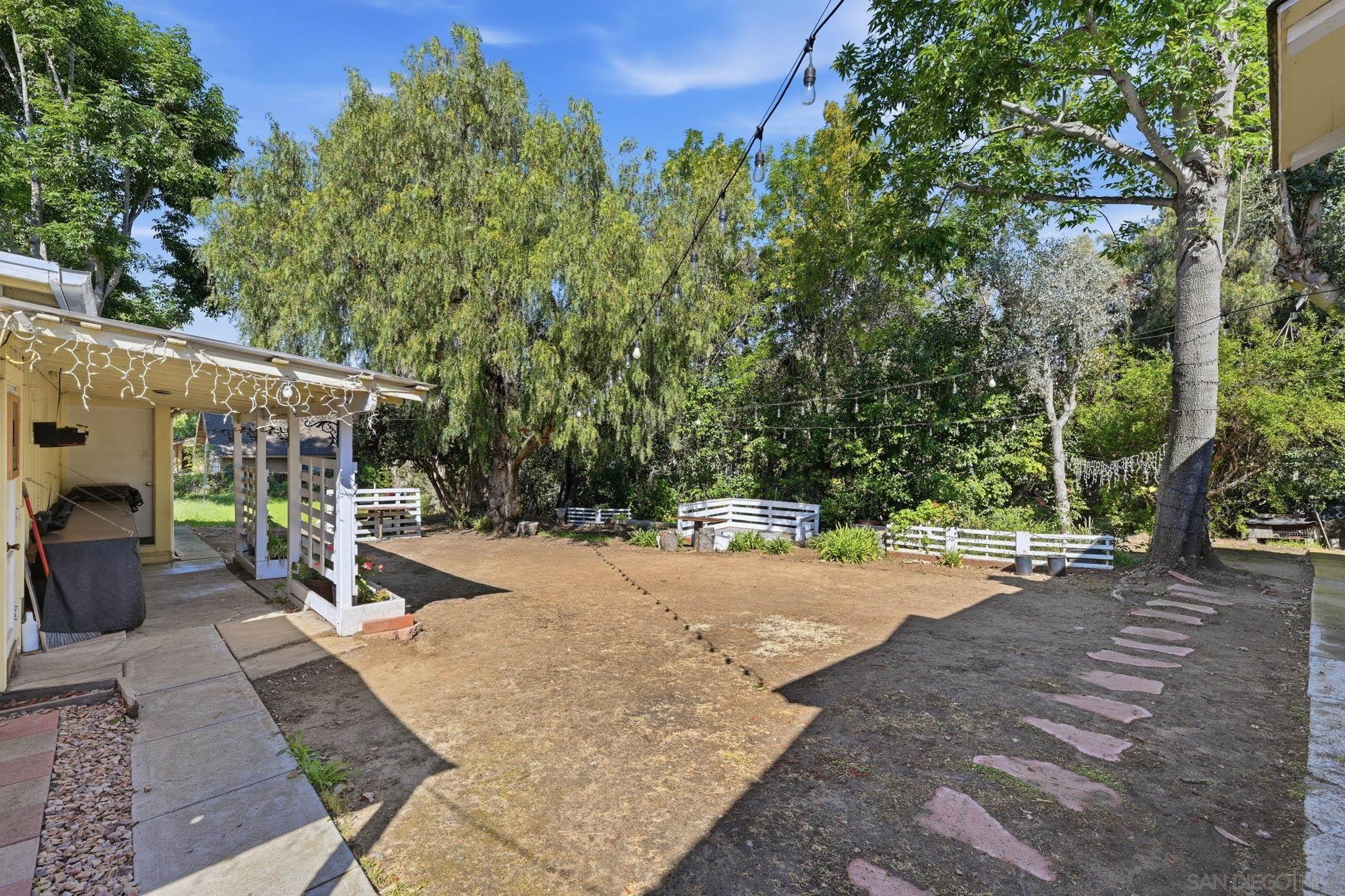 Detail Gallery Image 34 of 52 For 1521  Foothill Dr, Vista,  CA 92084 - 5 Beds | 3 Baths