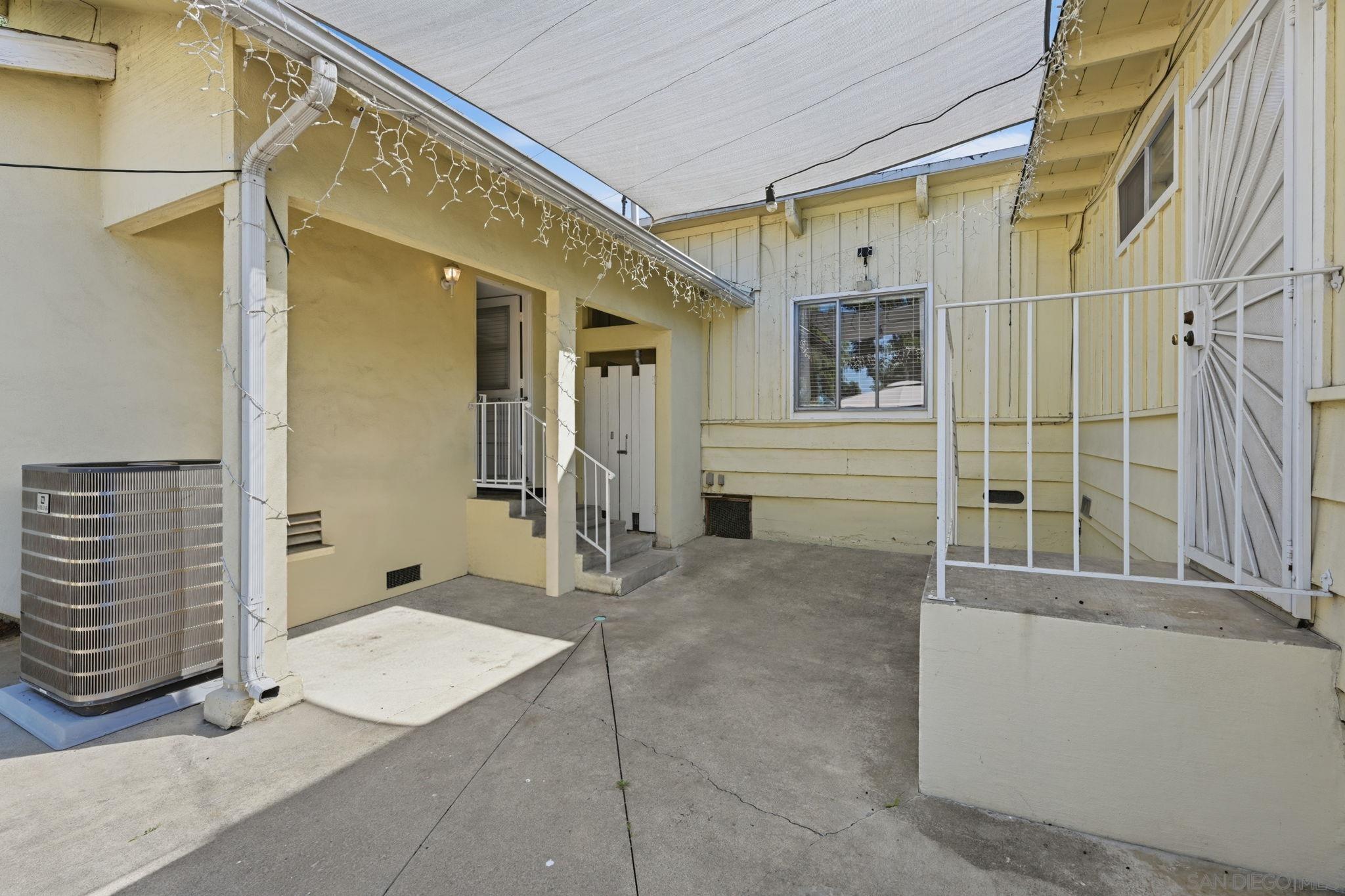 Detail Gallery Image 5 of 52 For 1521  Foothill Dr, Vista,  CA 92084 - 5 Beds | 3 Baths