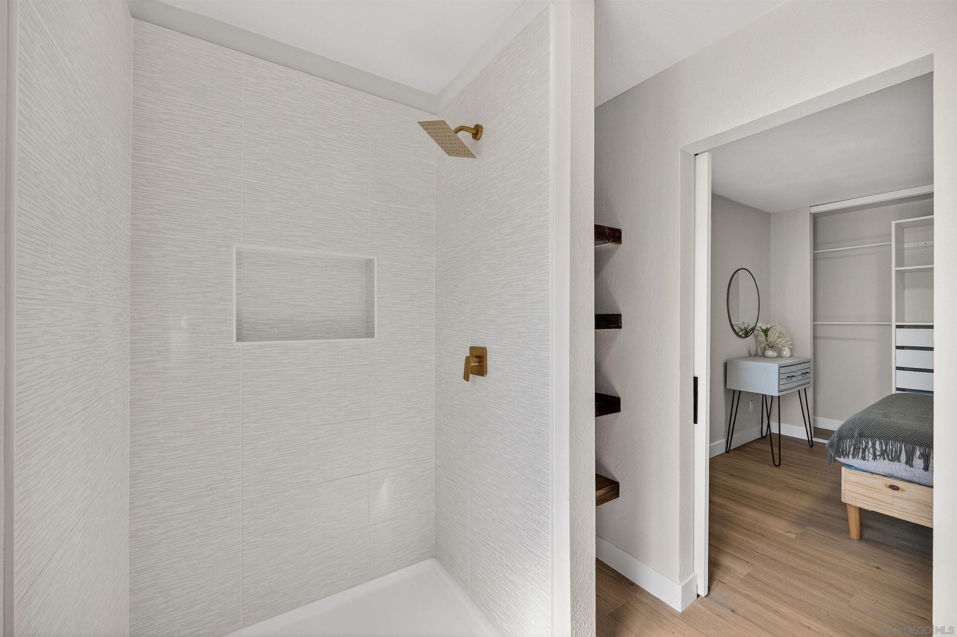 Detail Gallery Image 12 of 42 For 327  Sunswept Street, San Diego,  CA 92114 - 3 Beds | 2 Baths