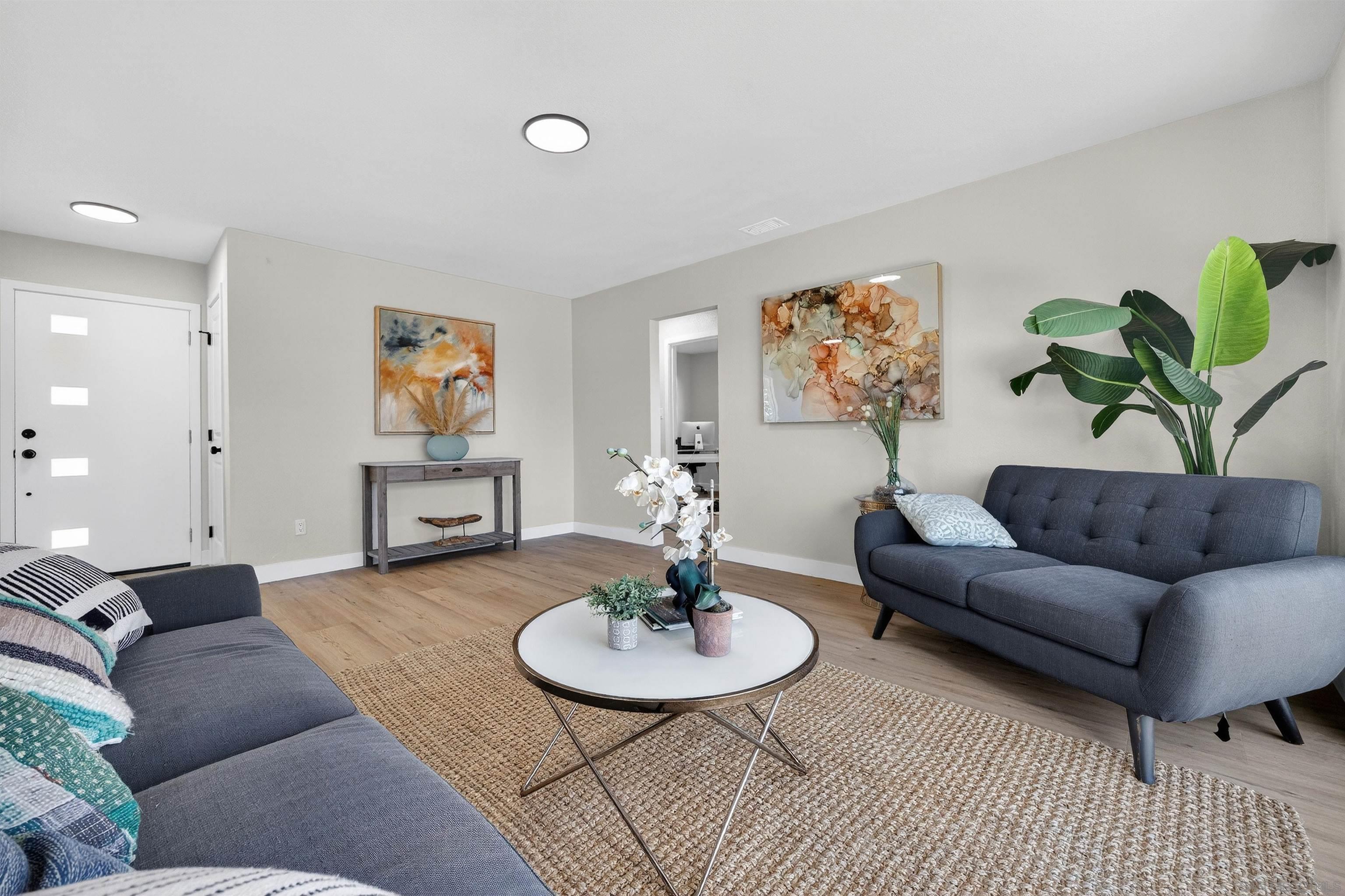 Detail Gallery Image 4 of 42 For 327  Sunswept Street, San Diego,  CA 92114 - 3 Beds | 2 Baths