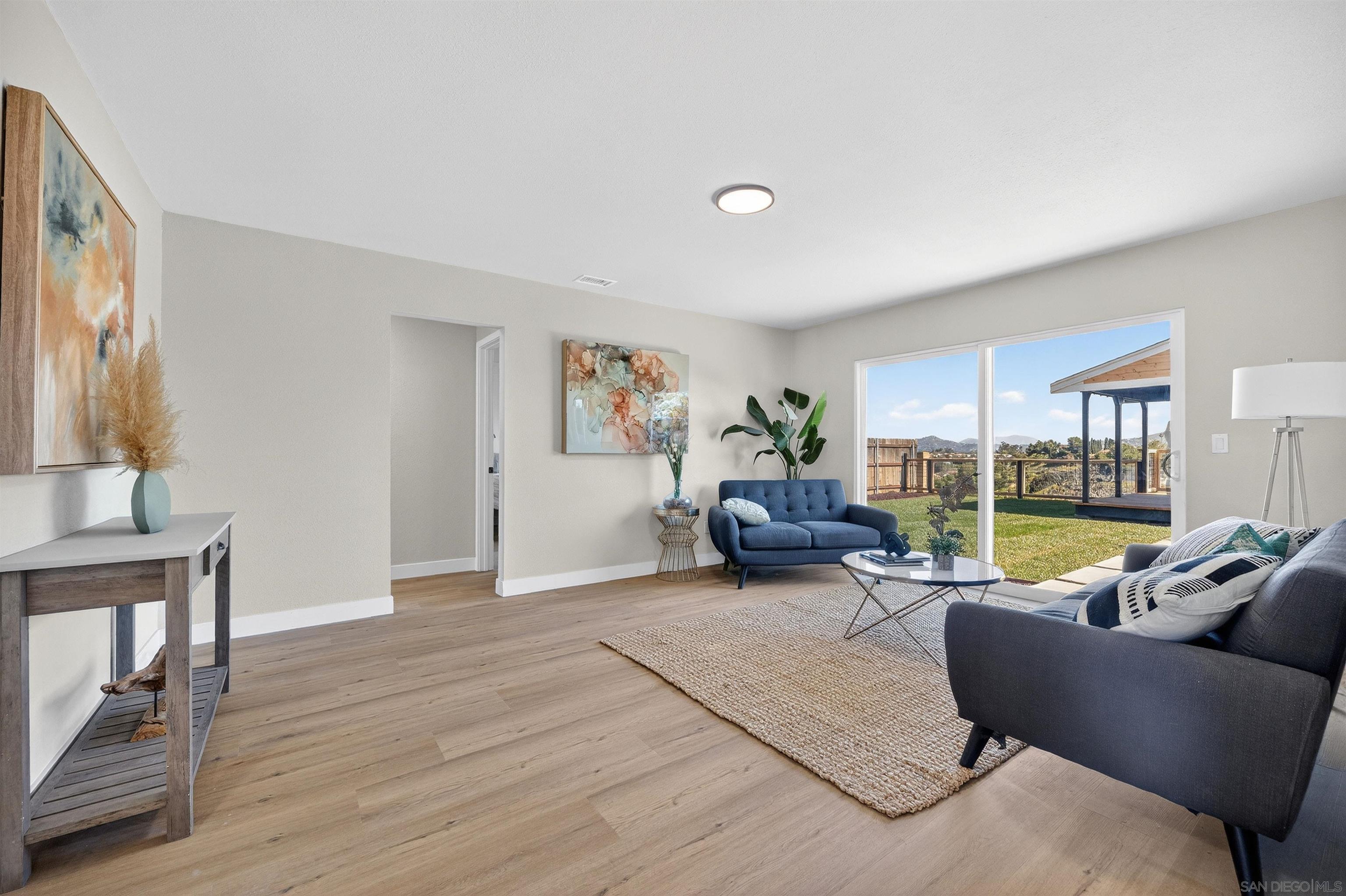 Detail Gallery Image 6 of 42 For 327  Sunswept Street, San Diego,  CA 92114 - 3 Beds | 2 Baths