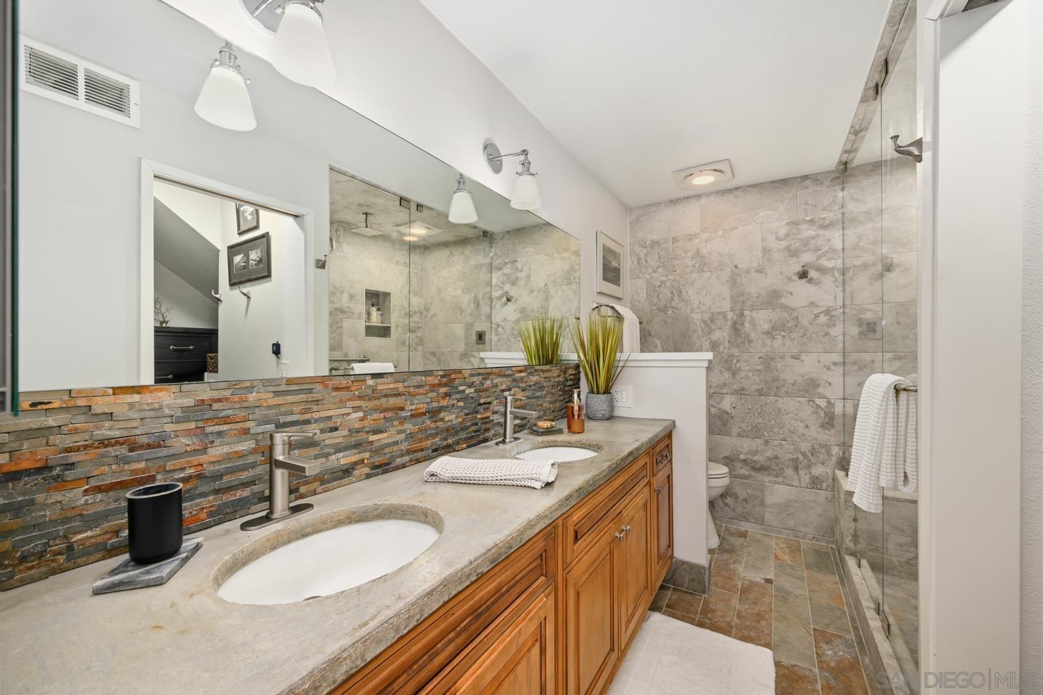 Detail Gallery Image 21 of 36 For 1989  Seawind Way, Oceanside,  CA 92054 - 3 Beds | 2/1 Baths