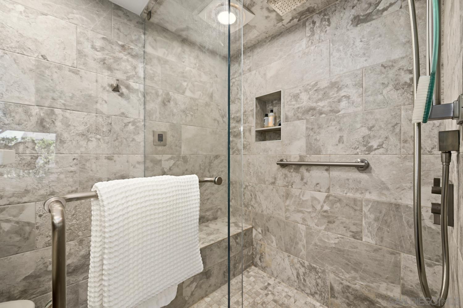 Detail Gallery Image 22 of 36 For 1989  Seawind Way, Oceanside,  CA 92054 - 3 Beds | 2/1 Baths