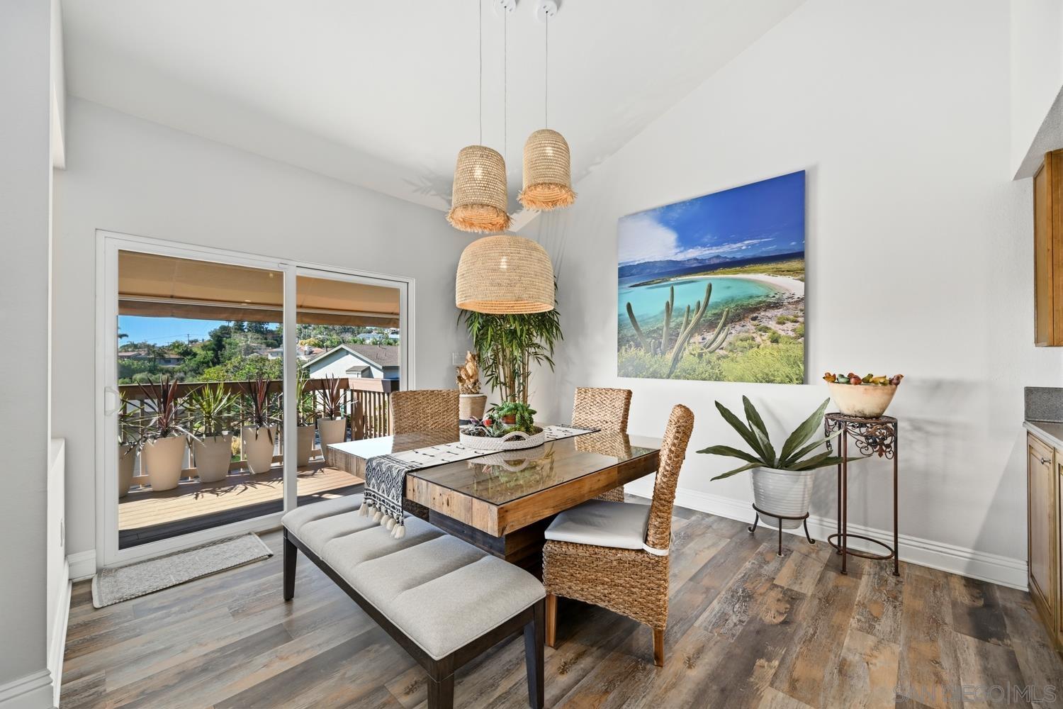 Detail Gallery Image 5 of 36 For 1989  Seawind Way, Oceanside,  CA 92054 - 3 Beds | 2/1 Baths