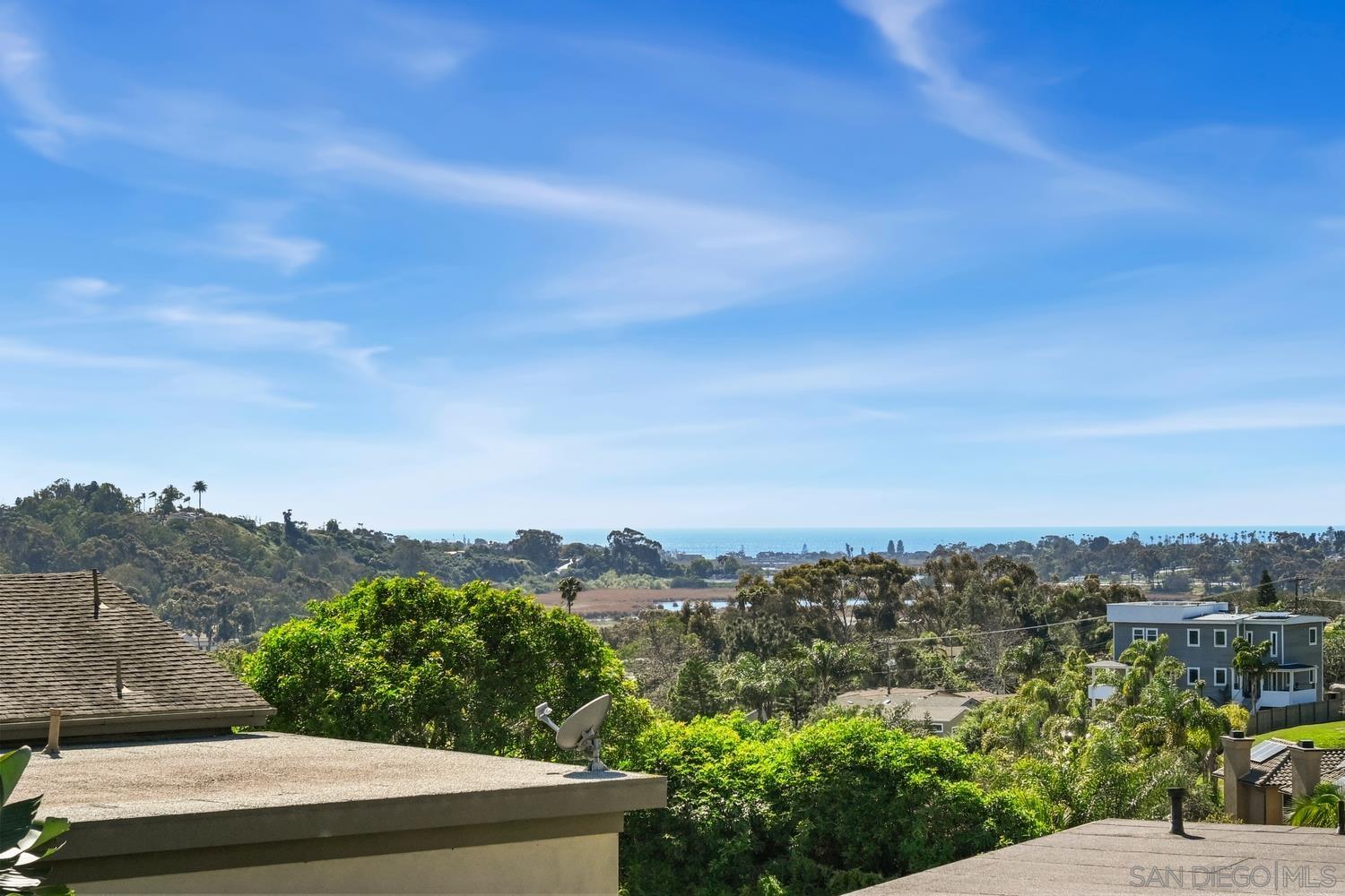 Detail Gallery Image 8 of 36 For 1989  Seawind Way, Oceanside,  CA 92054 - 3 Beds | 2/1 Baths