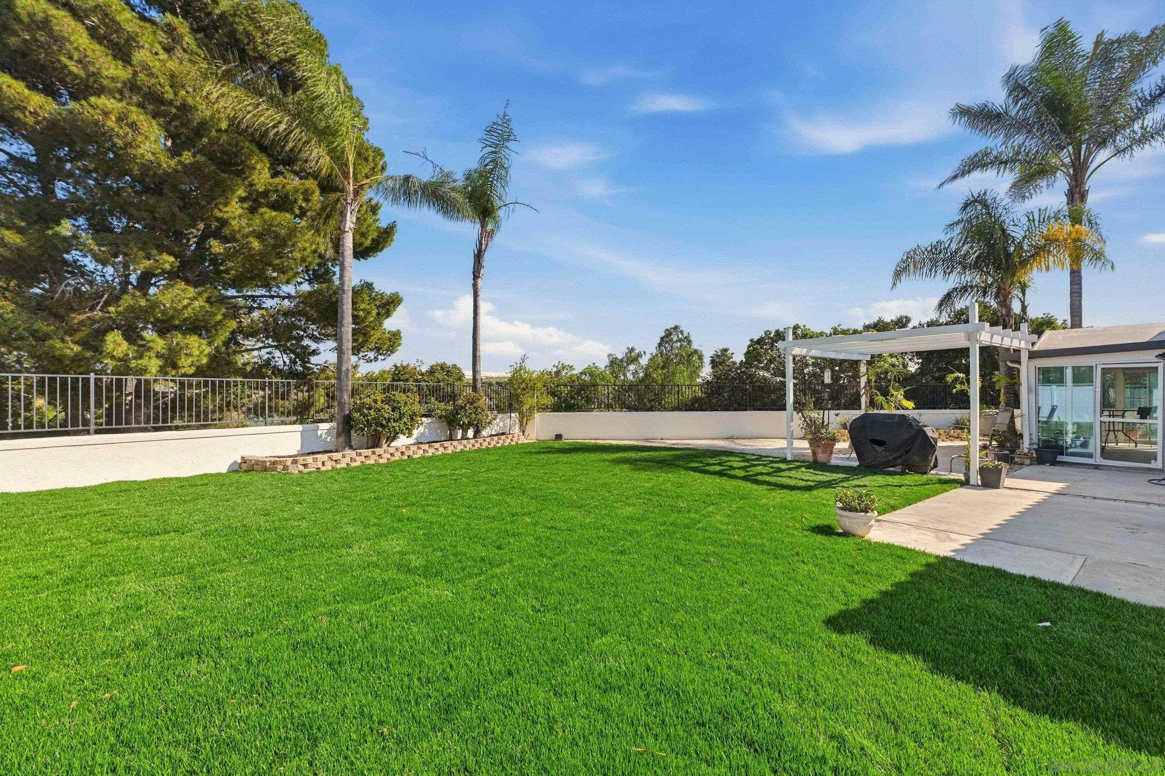 Detail Gallery Image 2 of 38 For 4290  via Clemente, Oceanside,  CA 92057 - 3 Beds | 2 Baths