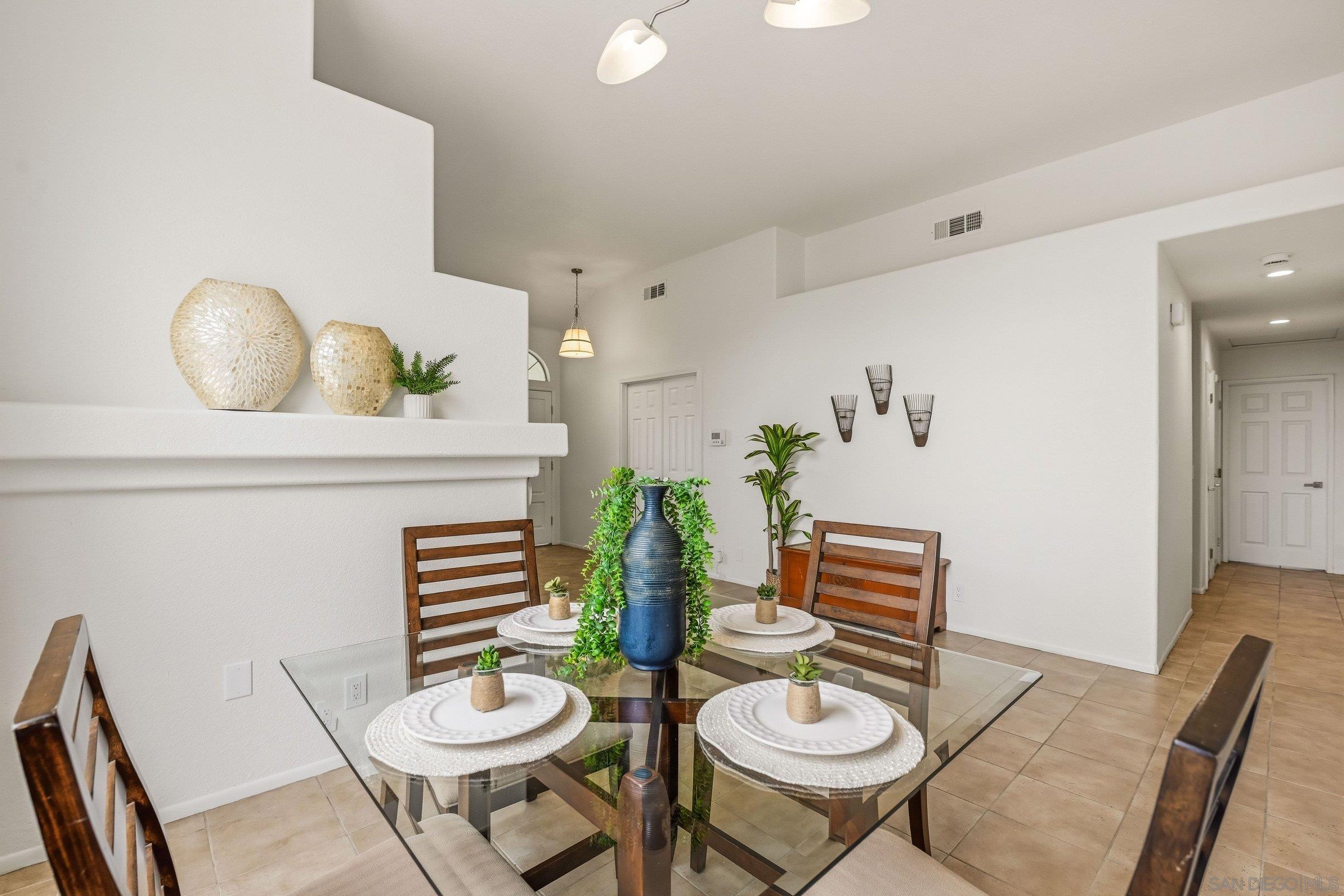 Detail Gallery Image 14 of 38 For 4290  via Clemente, Oceanside,  CA 92057 - 3 Beds | 2 Baths