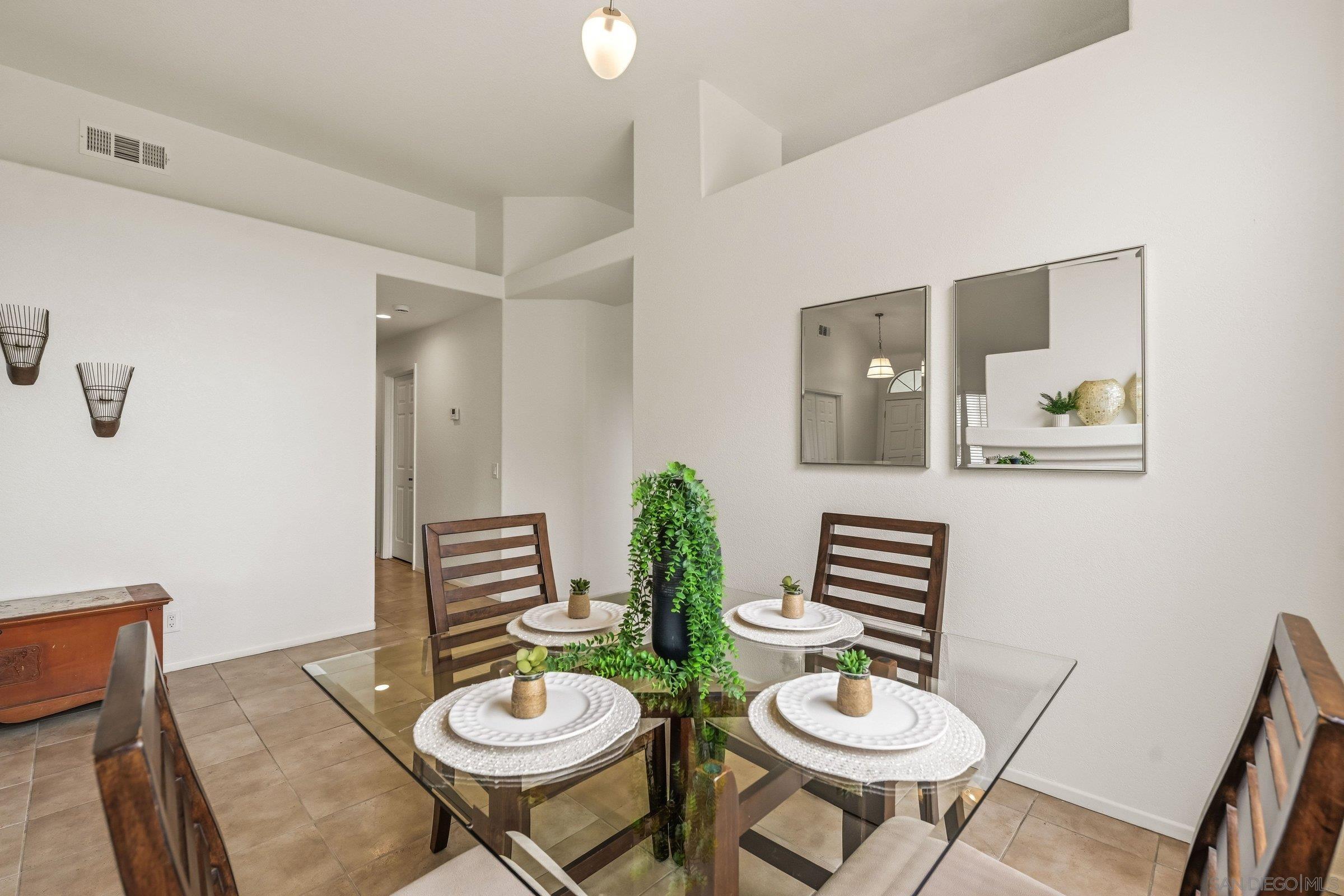 Detail Gallery Image 15 of 38 For 4290  via Clemente, Oceanside,  CA 92057 - 3 Beds | 2 Baths