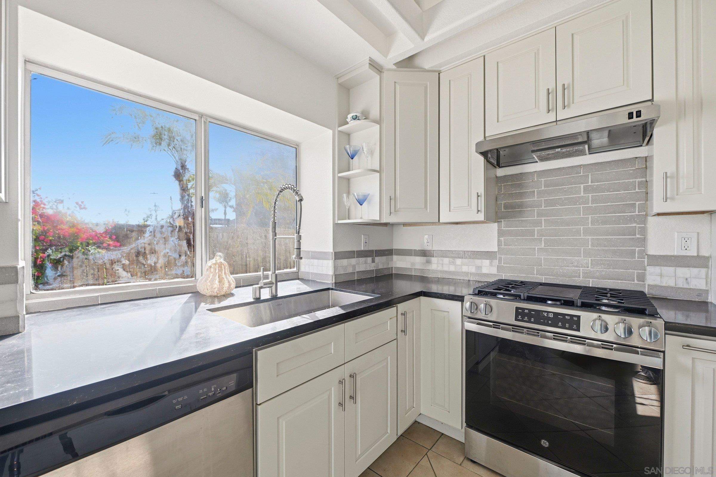 Detail Gallery Image 19 of 38 For 4290  via Clemente, Oceanside,  CA 92057 - 3 Beds | 2 Baths