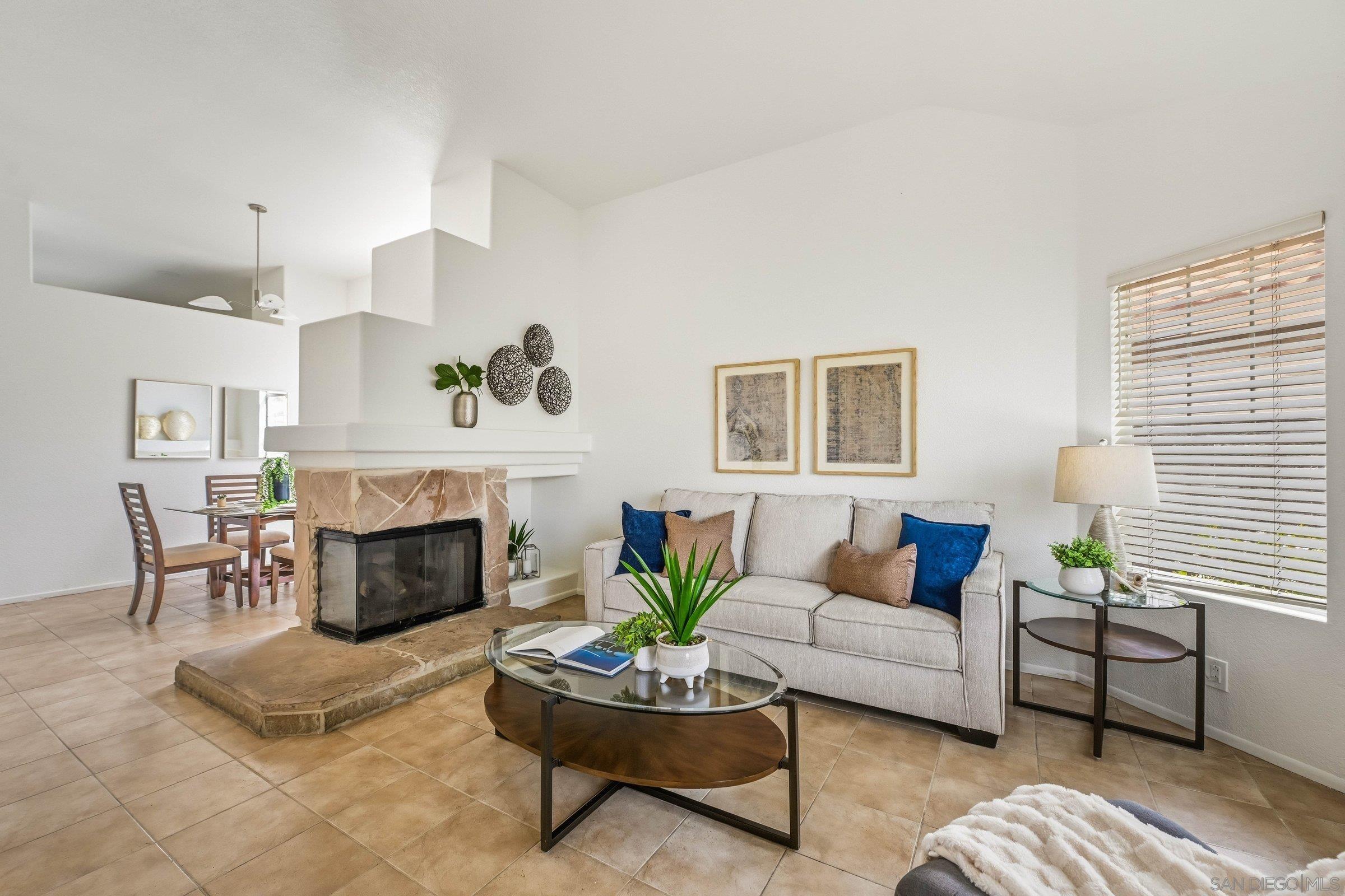 Detail Gallery Image 3 of 38 For 4290  via Clemente, Oceanside,  CA 92057 - 3 Beds | 2 Baths