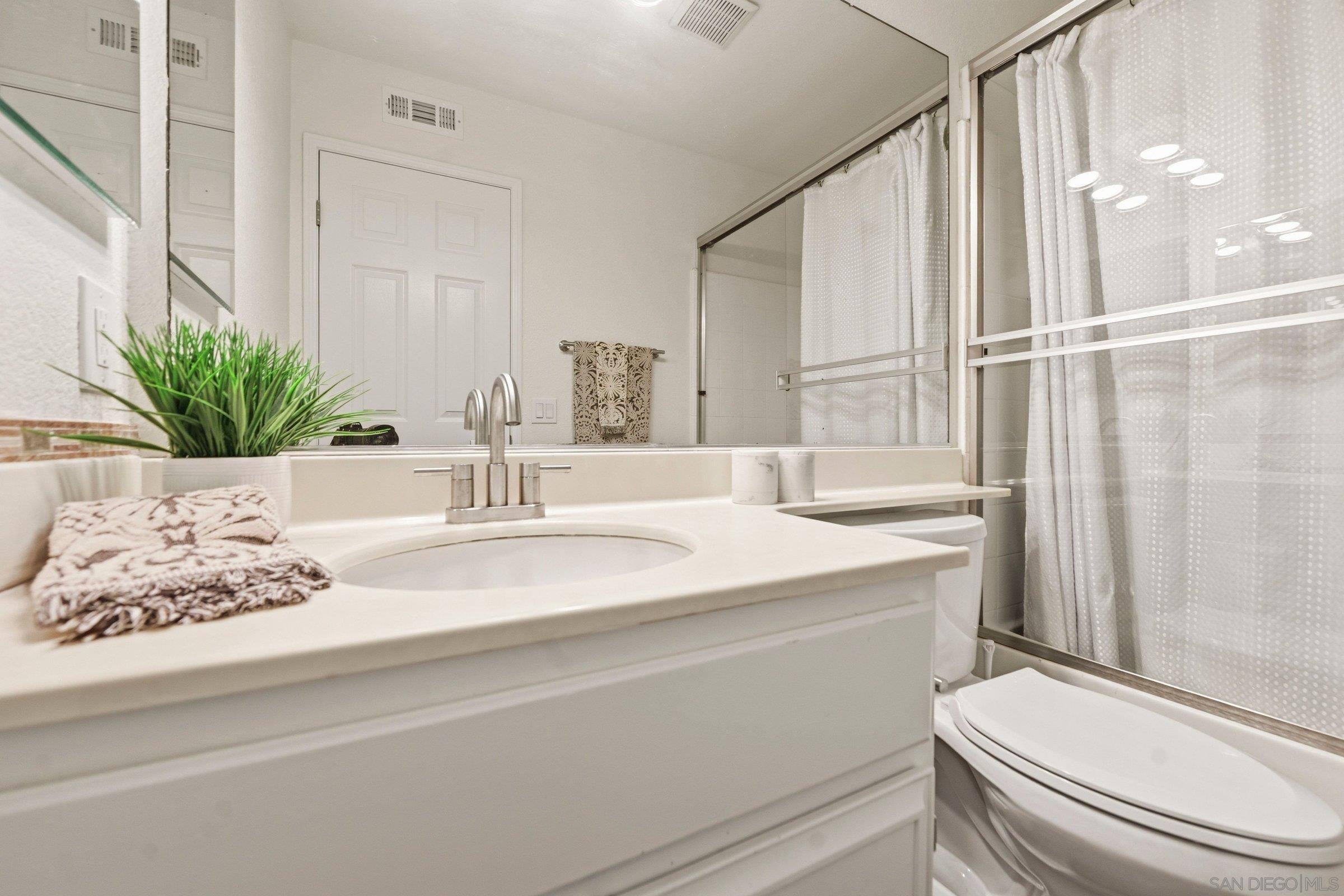 Detail Gallery Image 22 of 38 For 4290  via Clemente, Oceanside,  CA 92057 - 3 Beds | 2 Baths