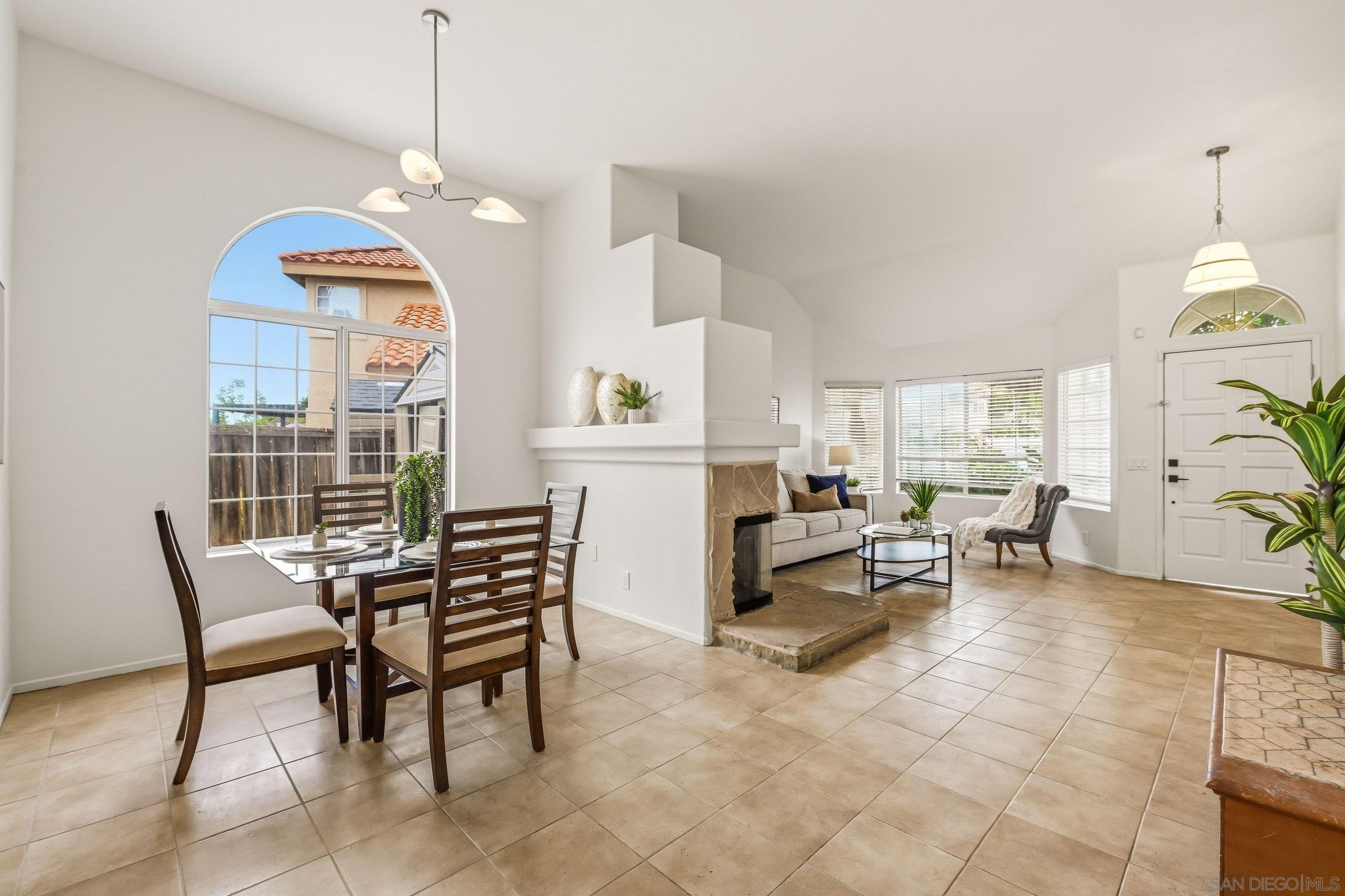 Detail Gallery Image 5 of 38 For 4290  via Clemente, Oceanside,  CA 92057 - 3 Beds | 2 Baths