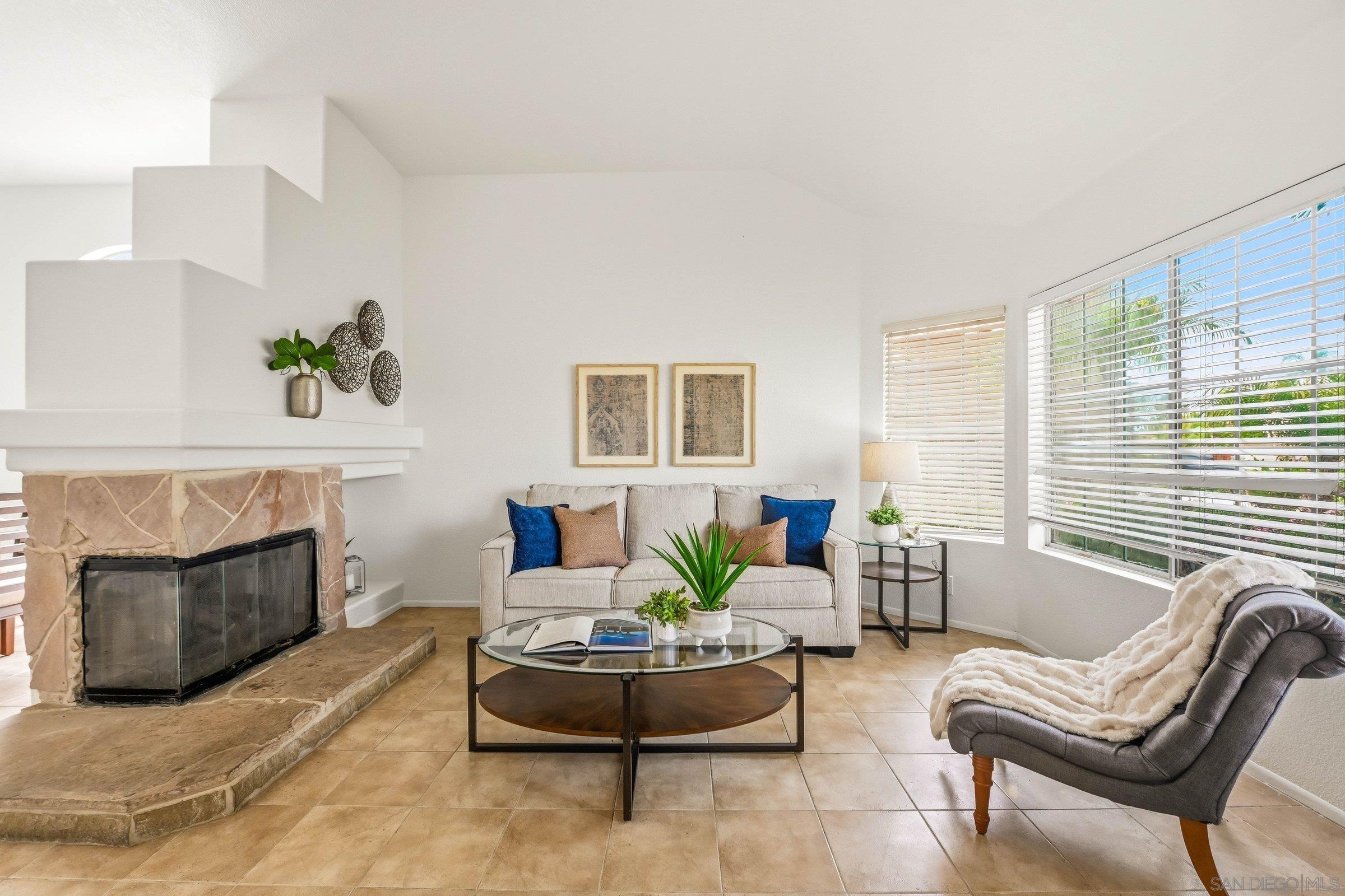 Detail Gallery Image 9 of 38 For 4290  via Clemente, Oceanside,  CA 92057 - 3 Beds | 2 Baths