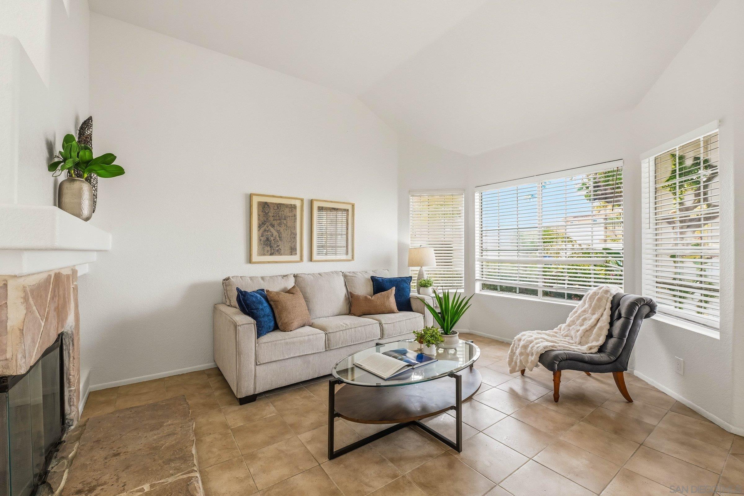 Detail Gallery Image 10 of 38 For 4290  via Clemente, Oceanside,  CA 92057 - 3 Beds | 2 Baths