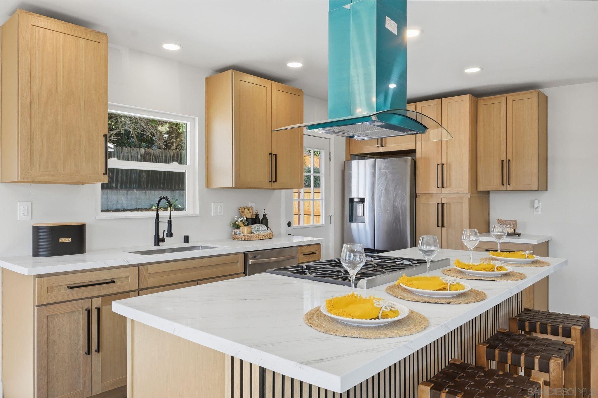 Detail Gallery Image 3 of 41 For 8758  Dallas St, La Mesa,  CA 91942 - 4 Beds | 3 Baths