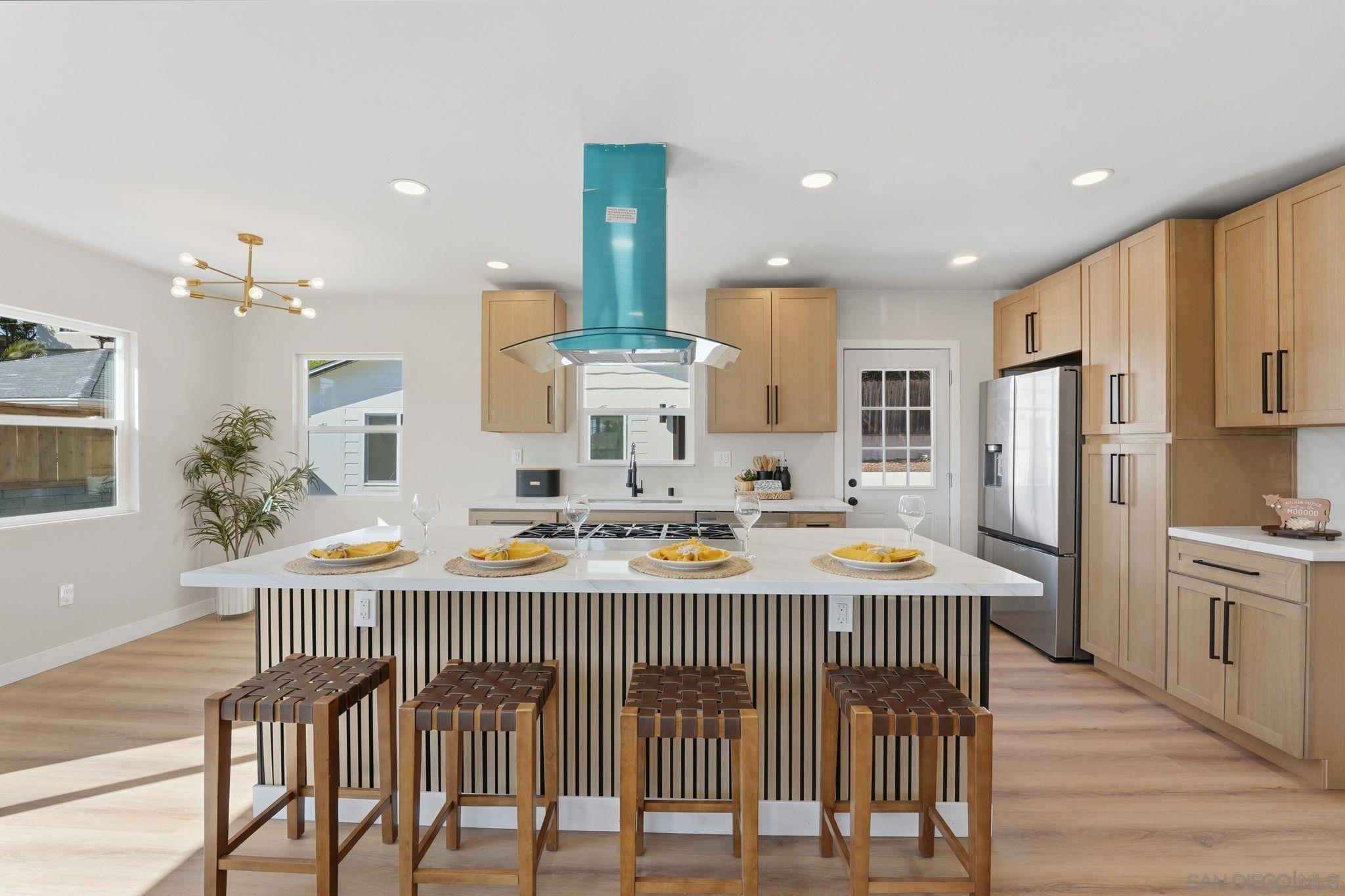 Detail Gallery Image 4 of 41 For 8758  Dallas St, La Mesa,  CA 91942 - 4 Beds | 3 Baths