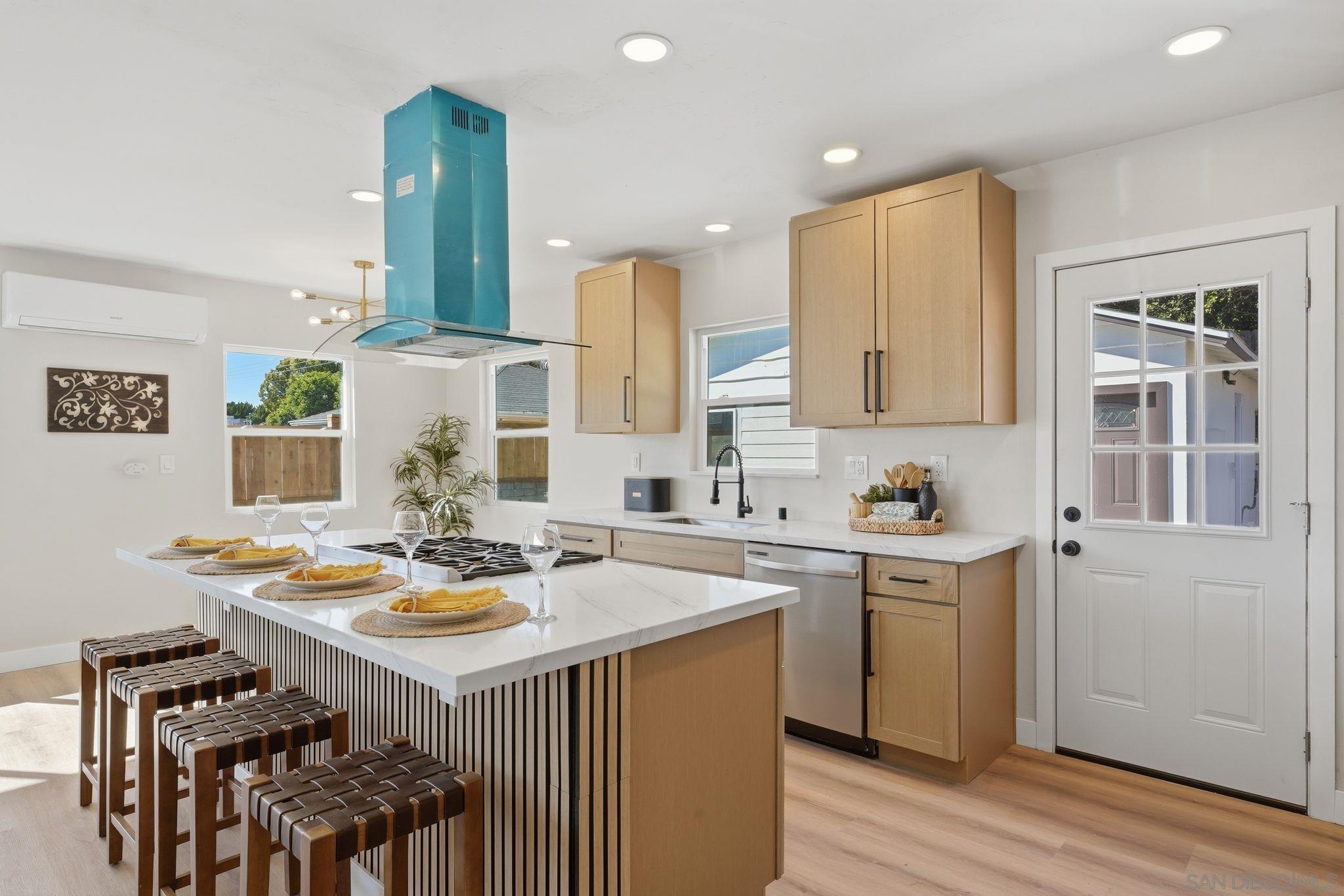 Detail Gallery Image 6 of 41 For 8758  Dallas St, La Mesa,  CA 91942 - 4 Beds | 3 Baths