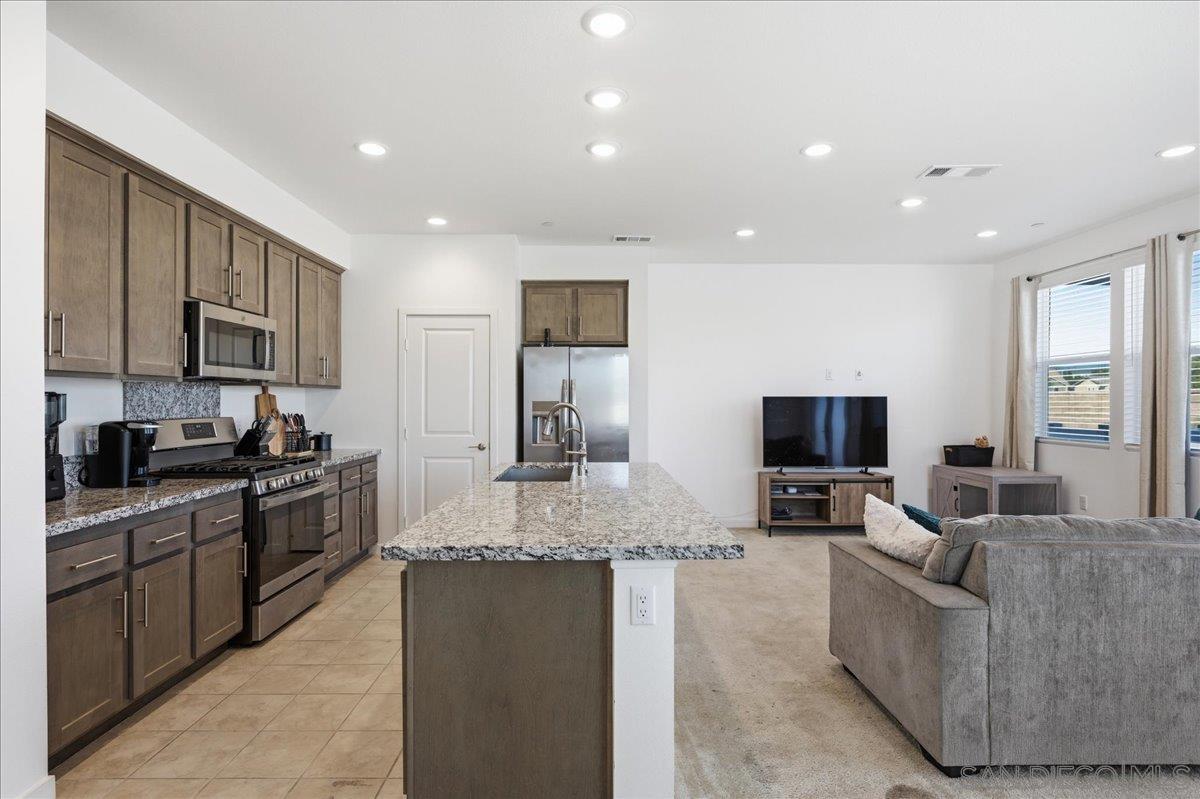 Detail Gallery Image 7 of 42 For 39319  Corvina, Temecula,  CA 92591 - 4 Beds | 2/1 Baths